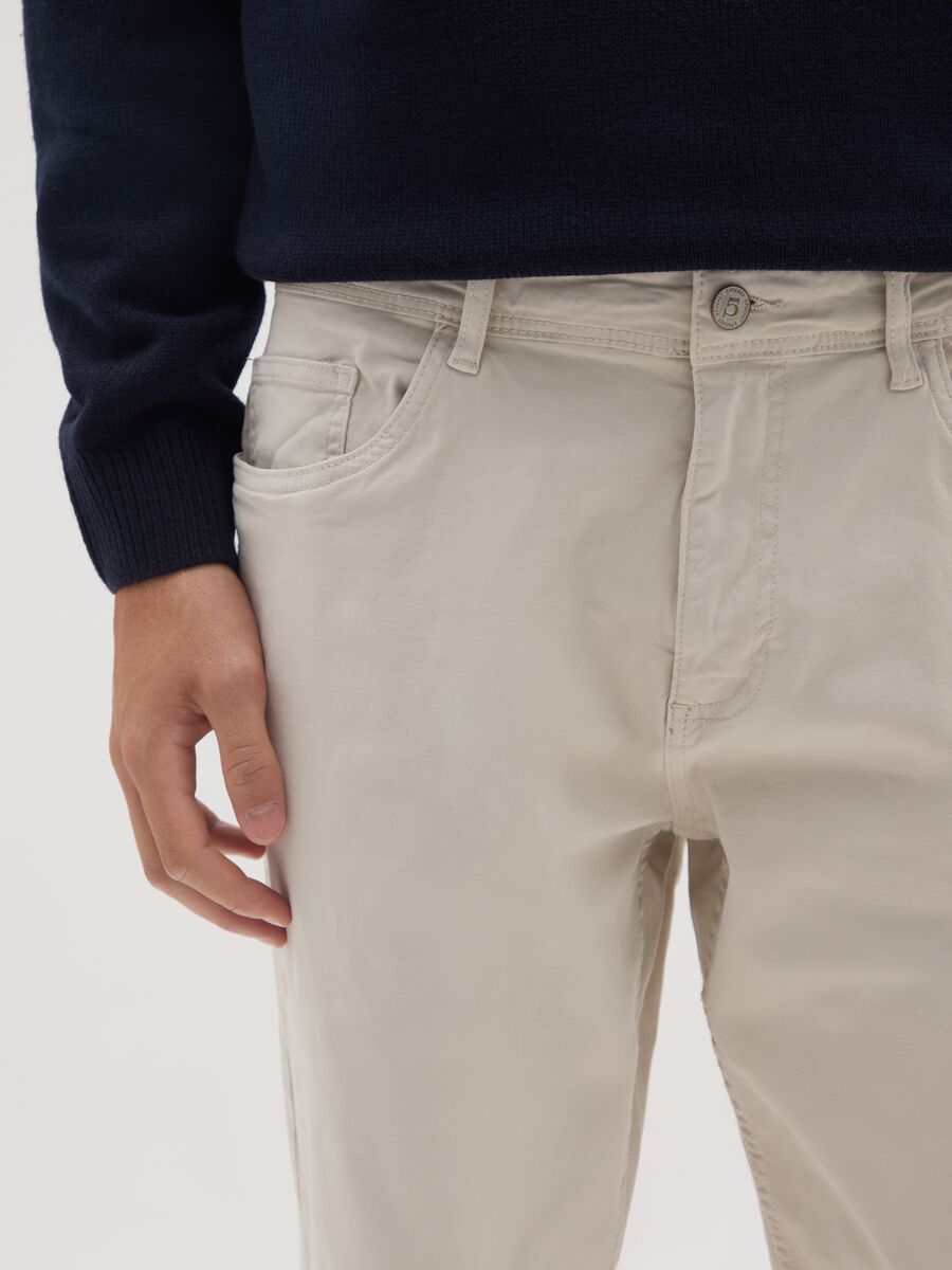 Stretch cotton beige regular fit trousers_3