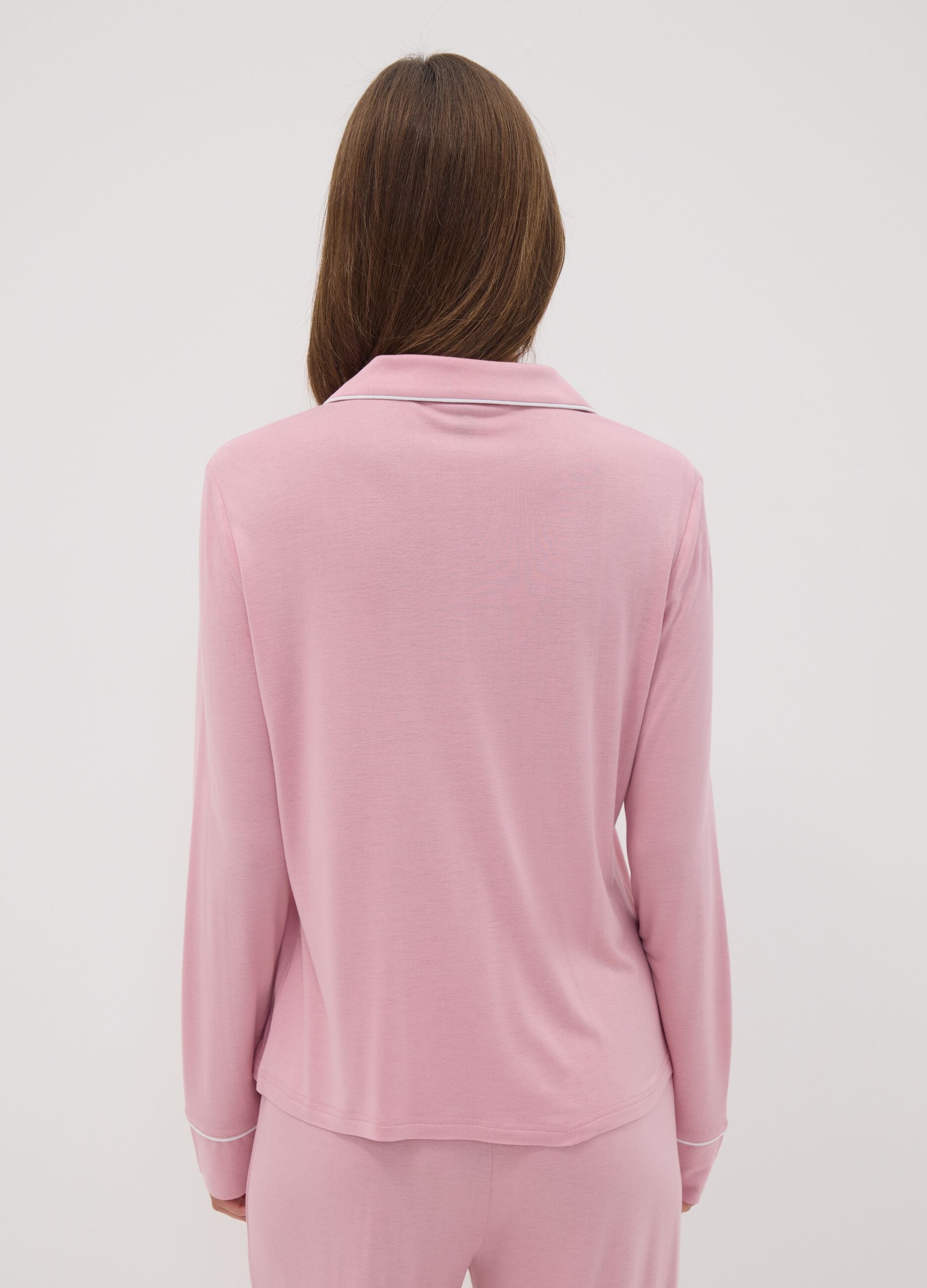 Pink pure viscose pyjamas with V-neck and contrast piping