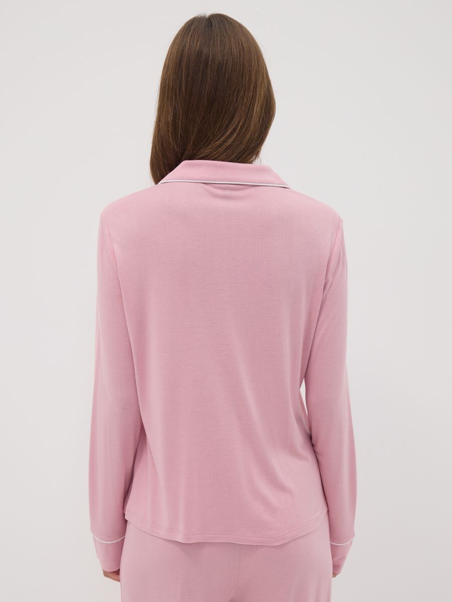 Pink pure viscose pyjamas with V-neck and contrast piping_3