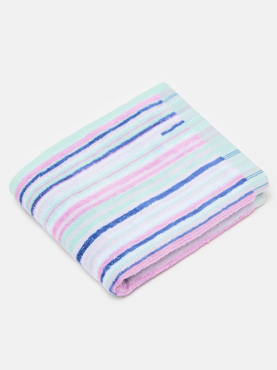 Guest towel with striped pattern_1