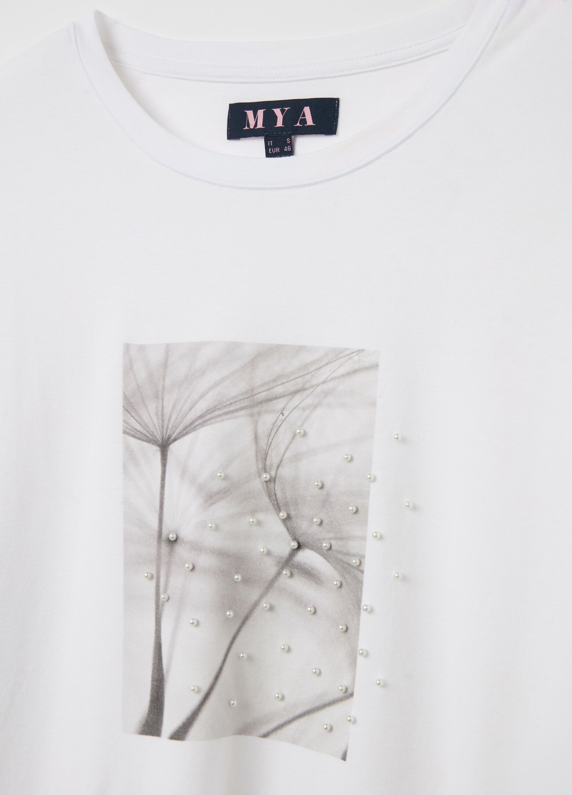 Curvy oversize T-shirt with appliqués