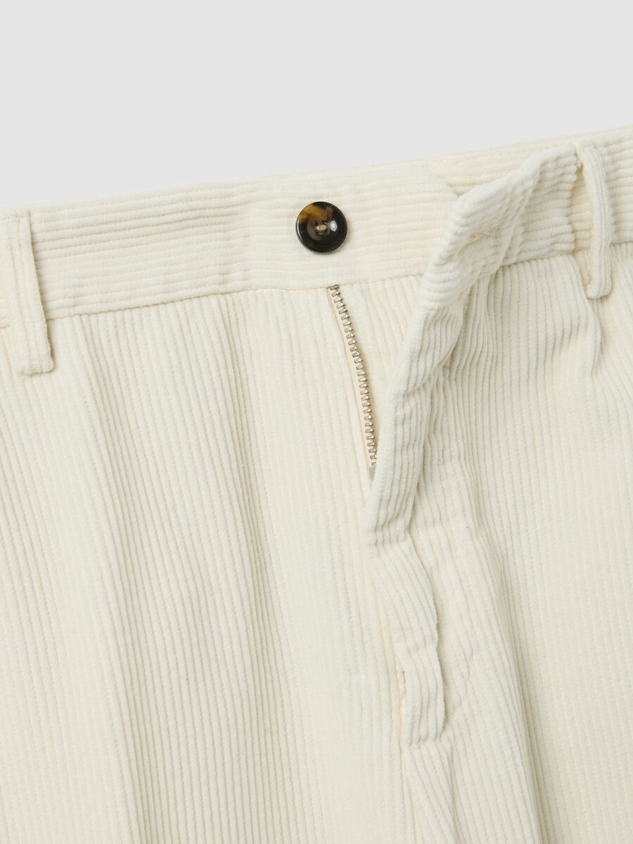 White corduroy chino trousers in pure cotton with regular fit_5