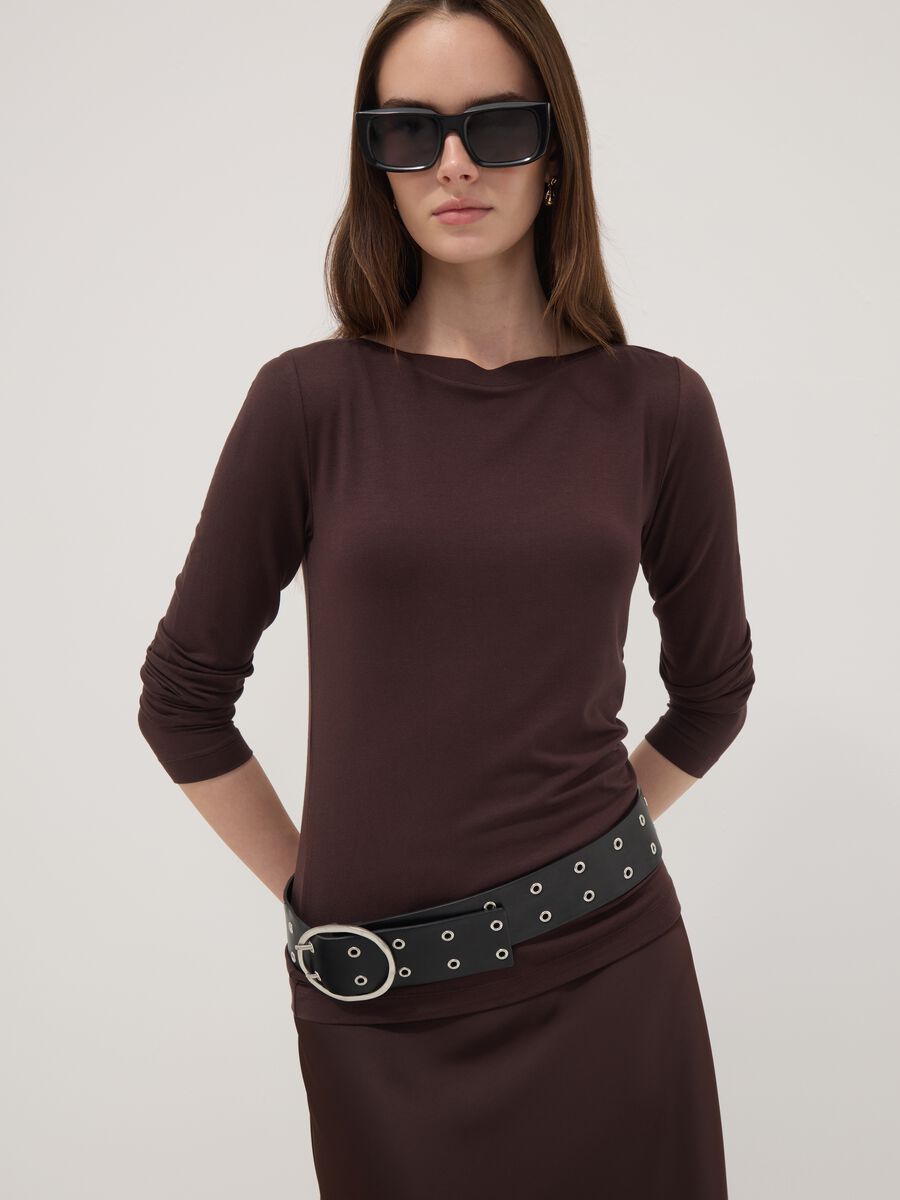 T-shirt marrone in viscosa elasticizzata slim fit_0