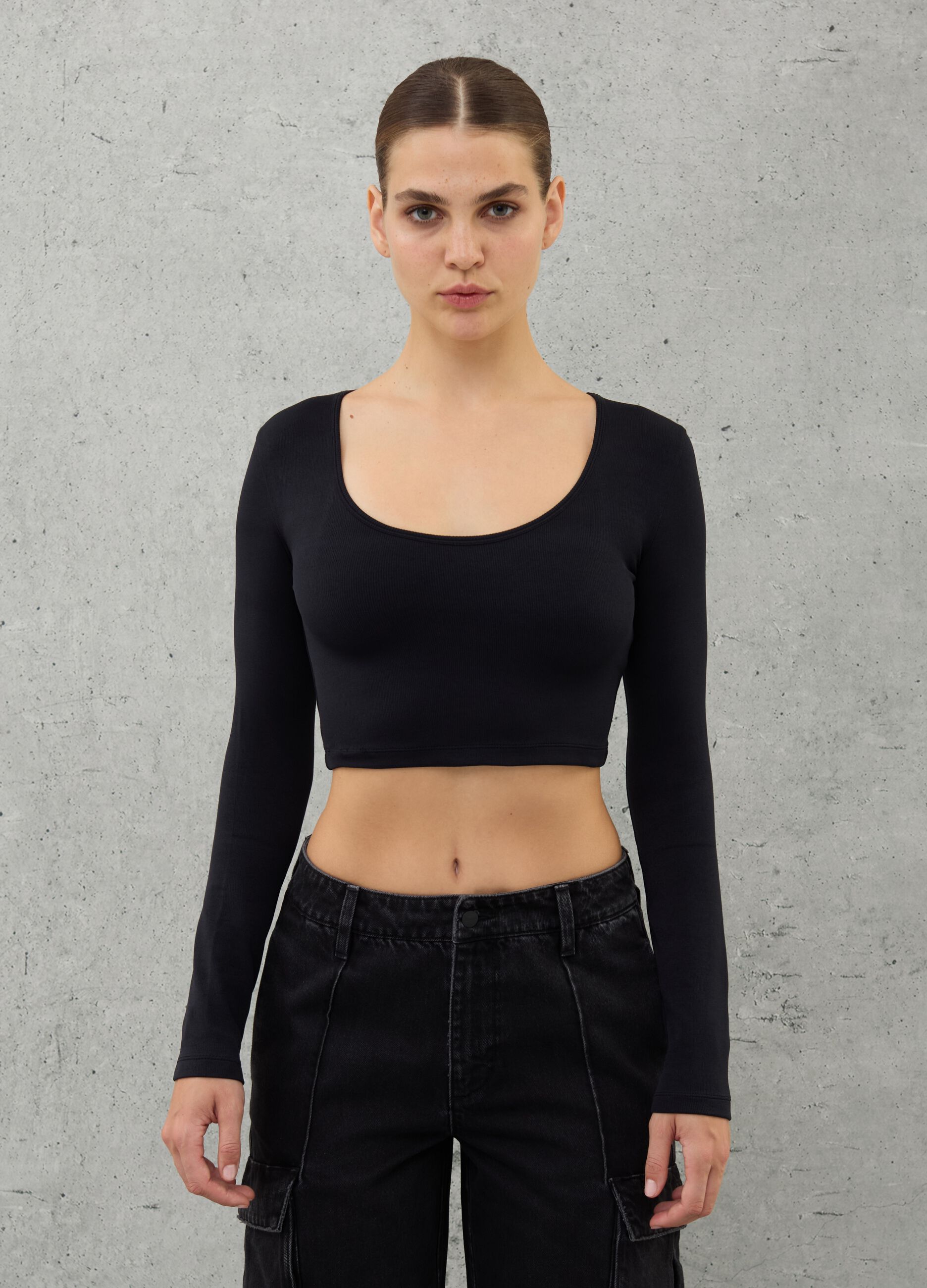 Cut Out Crop Long-sleeved Black
