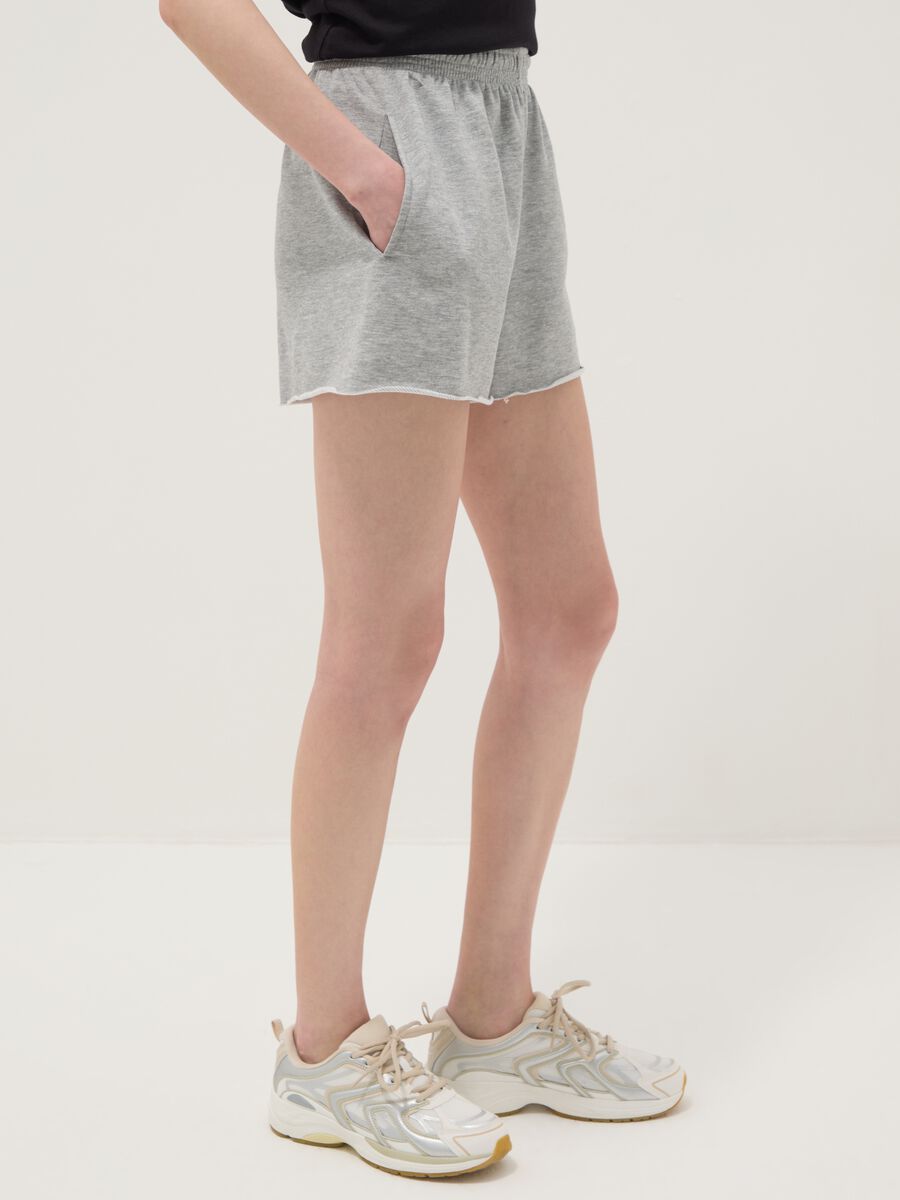 Grey cotton-blend shorts with elasticated waist_3