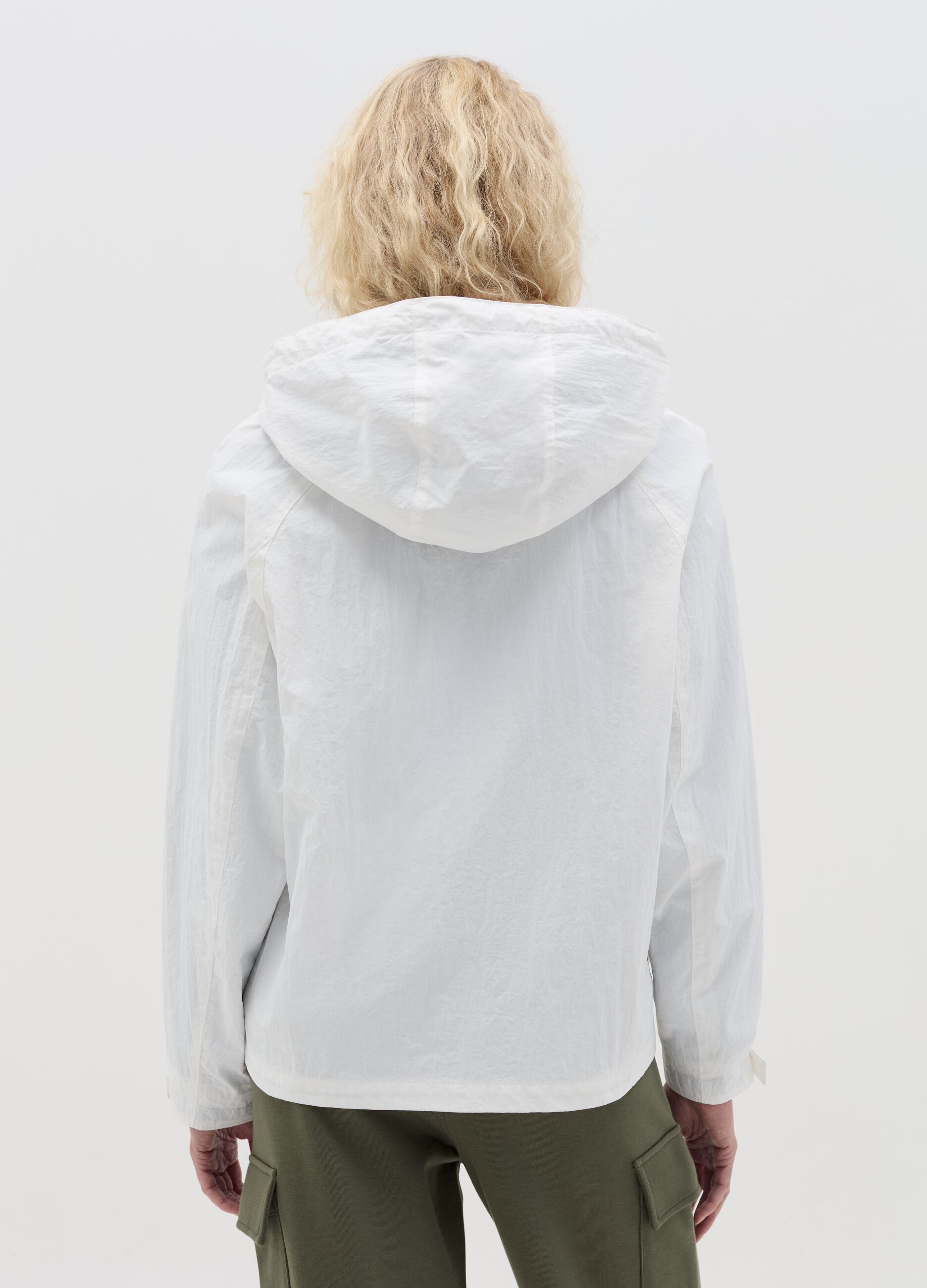 Essential short jacket with zip and hood