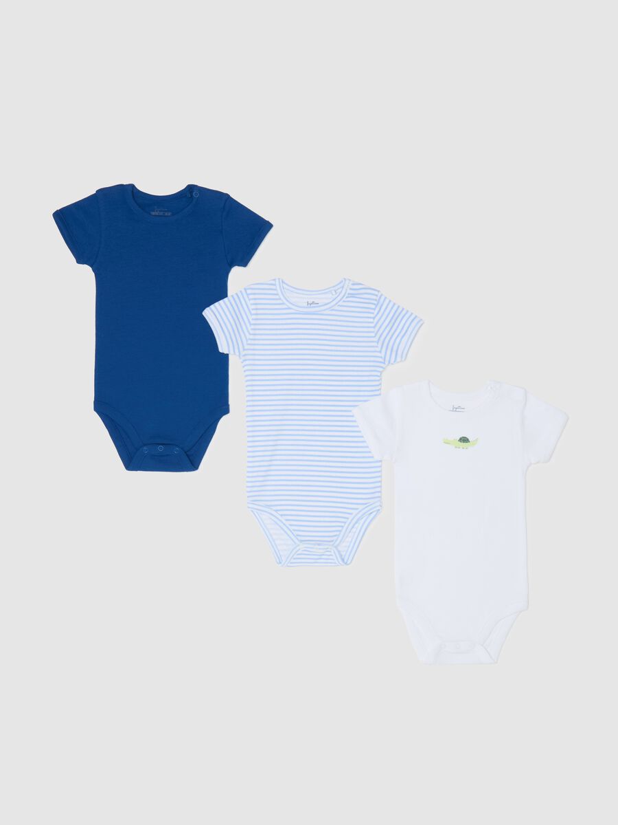 Three-pack short-sleeved bodysuits in organic cotton_0