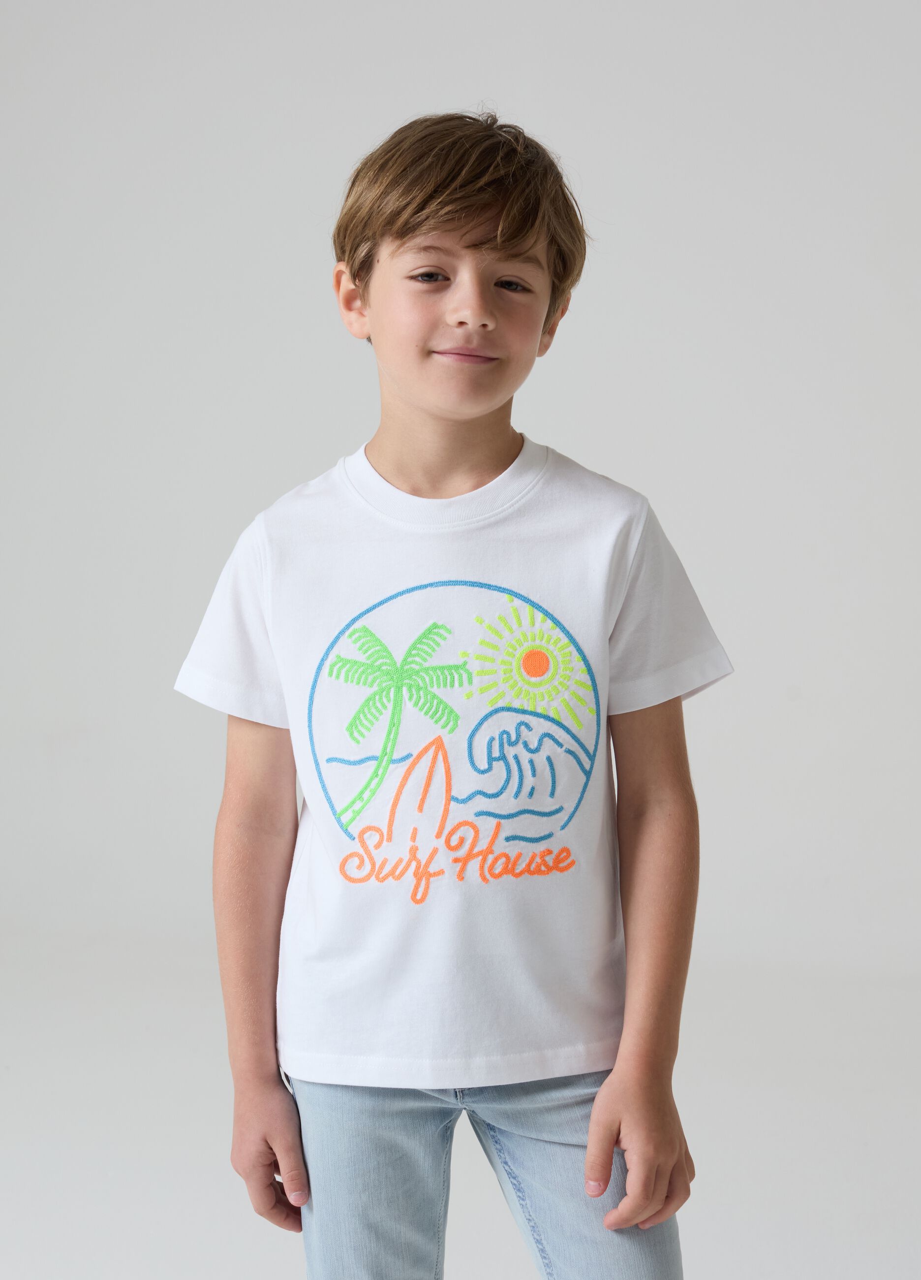 T-shirt in cotone con ricamo motivo surf