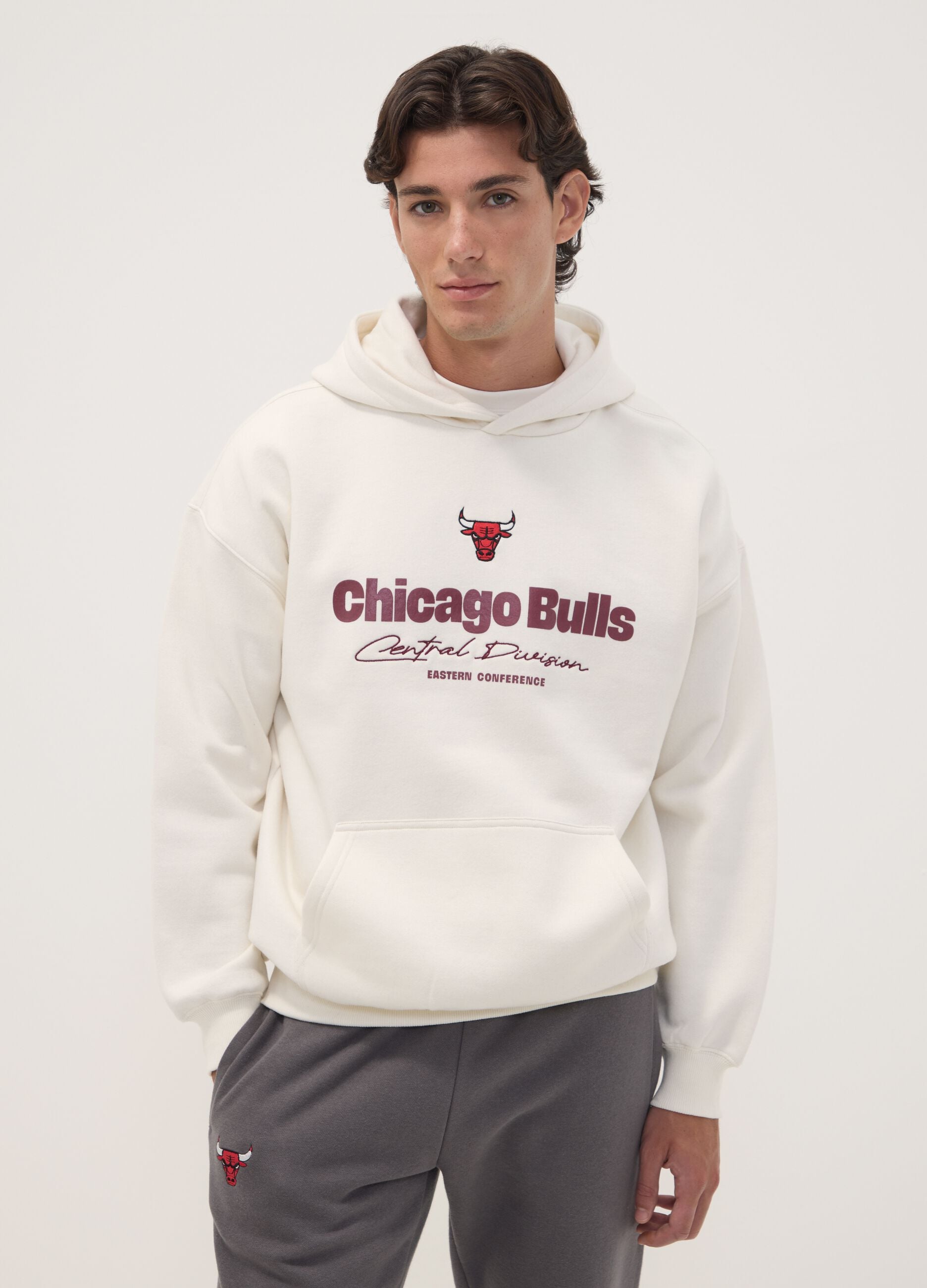 White cotton-blend hoodie with Chicago Bulls print