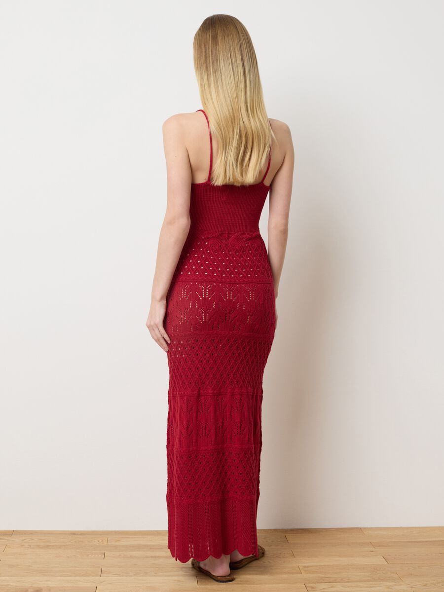 Long red dress in crochet knit_3