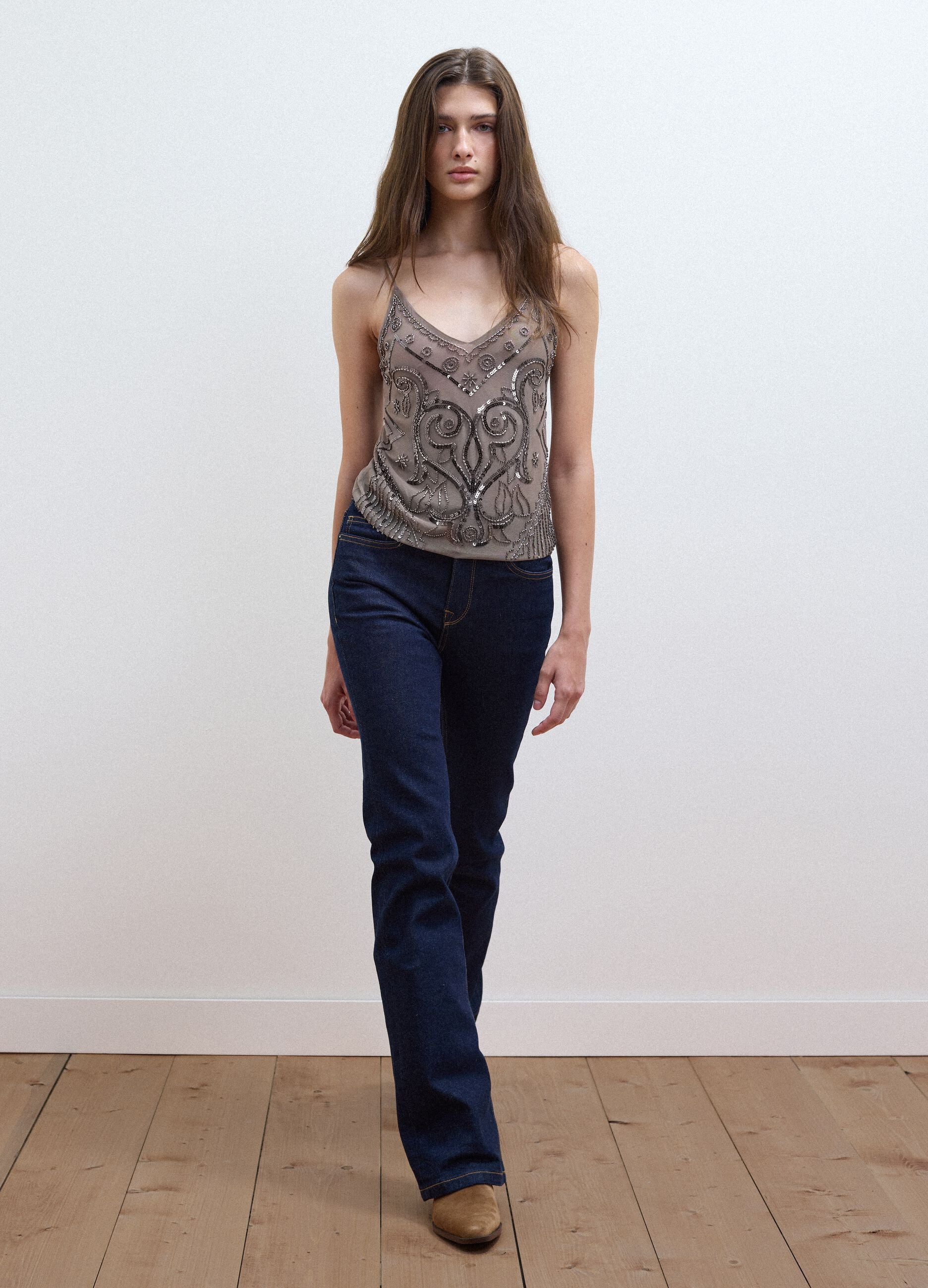 Beige fitted tank top with thin straps in stretch fabric
