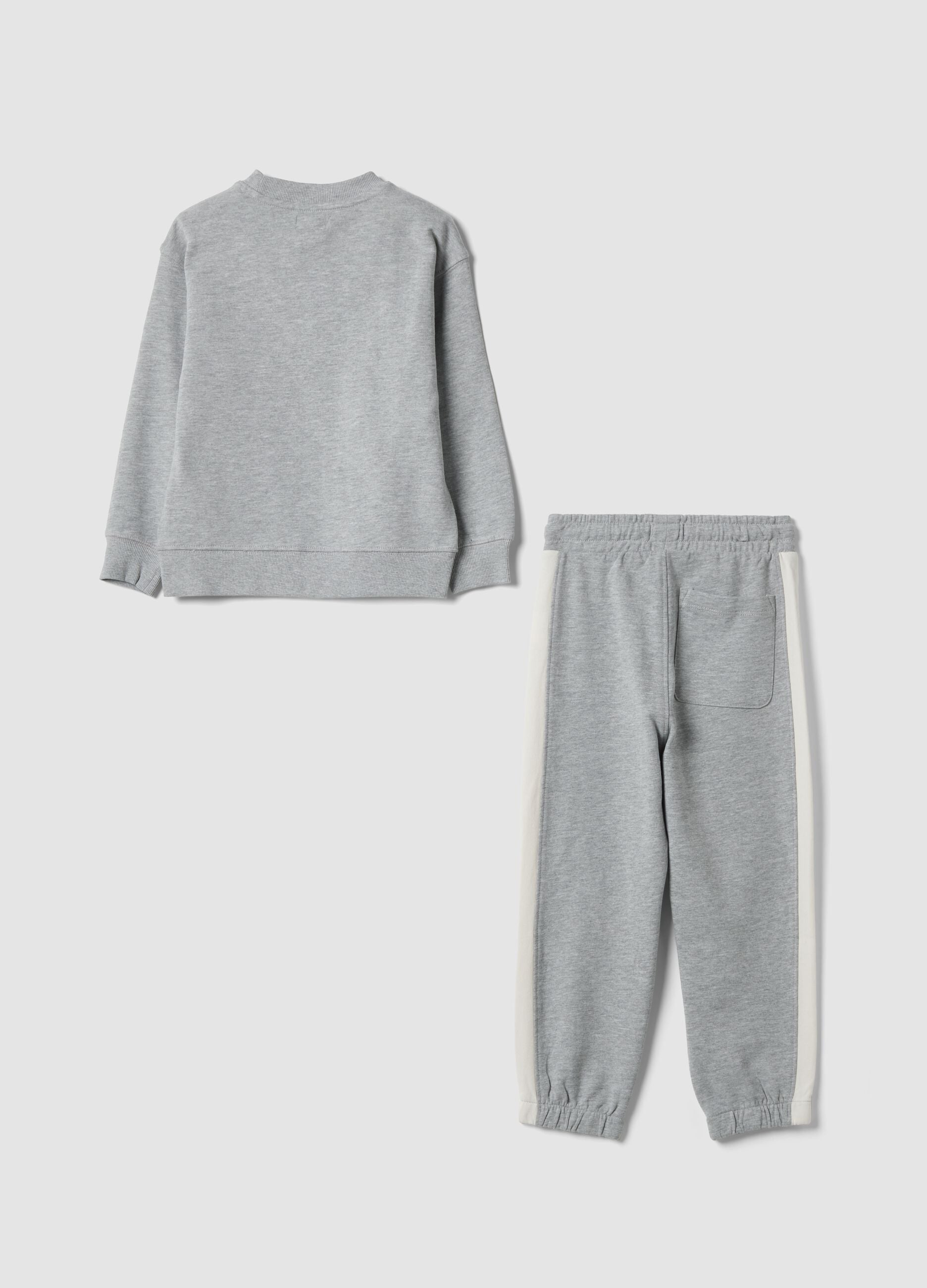 Grey 100% cotton tracksuit with sweatshirt and varsity print for boys