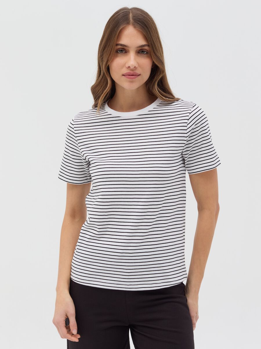 Essential cotton T-shirt with thin stripes_0