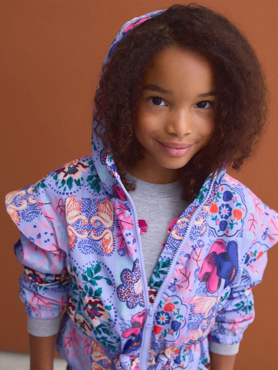 Giacca antipioggia multicolor con cappuccio e fantasia per bambina_1