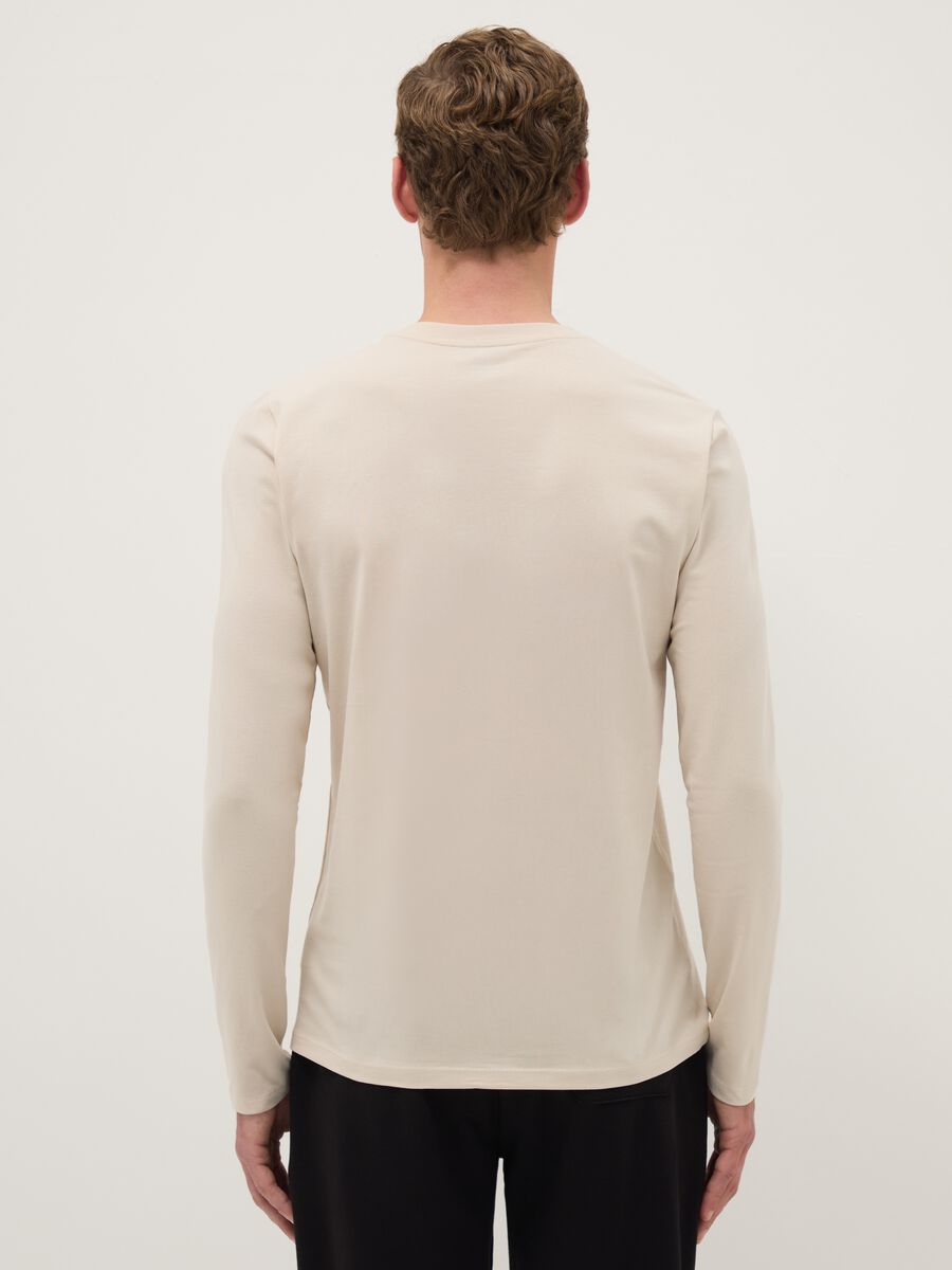 Beige long-sleeve stretch cotton regular fit t-shirt_2