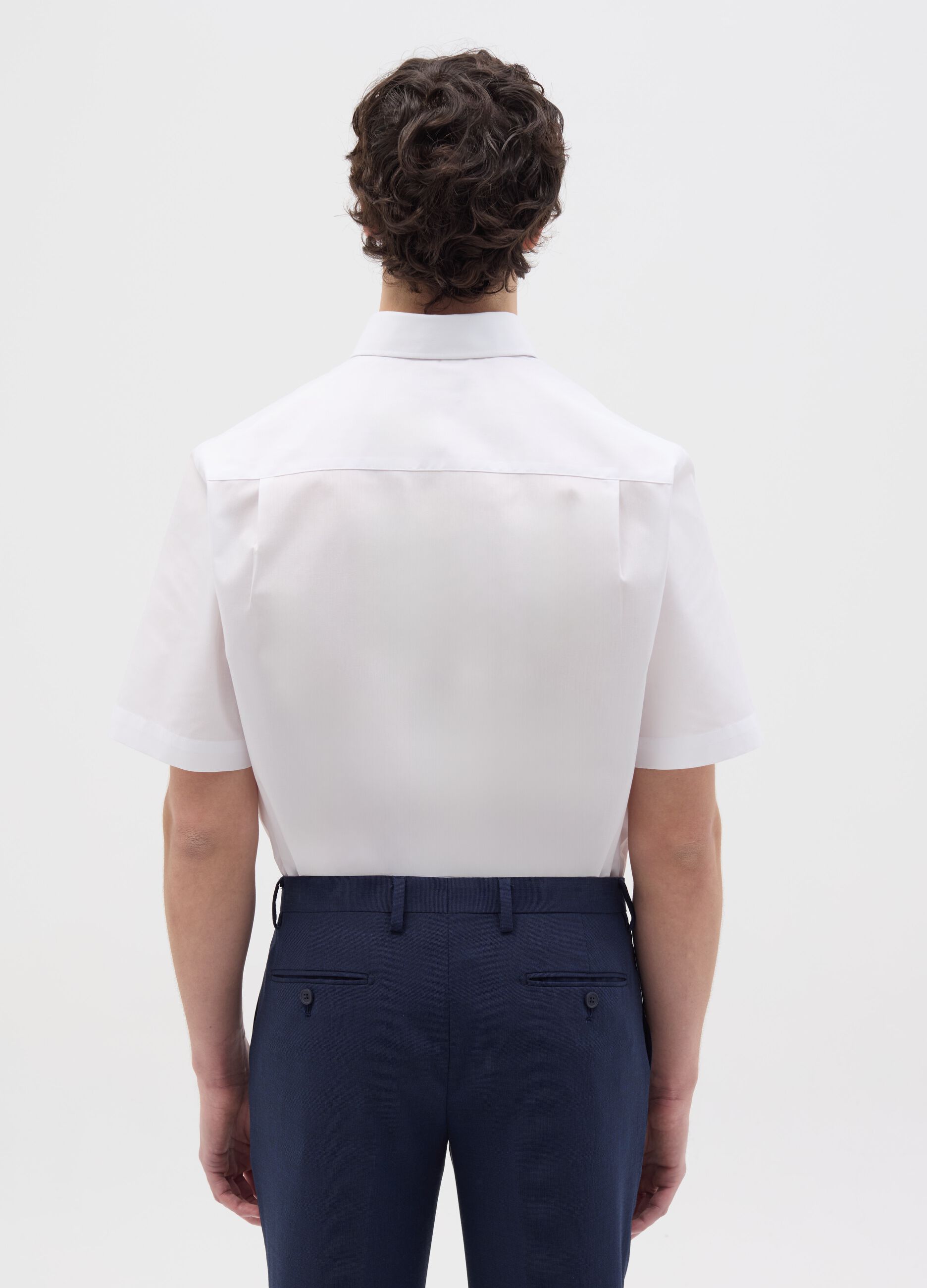 Button-down easy-iron shirt with short sleeves