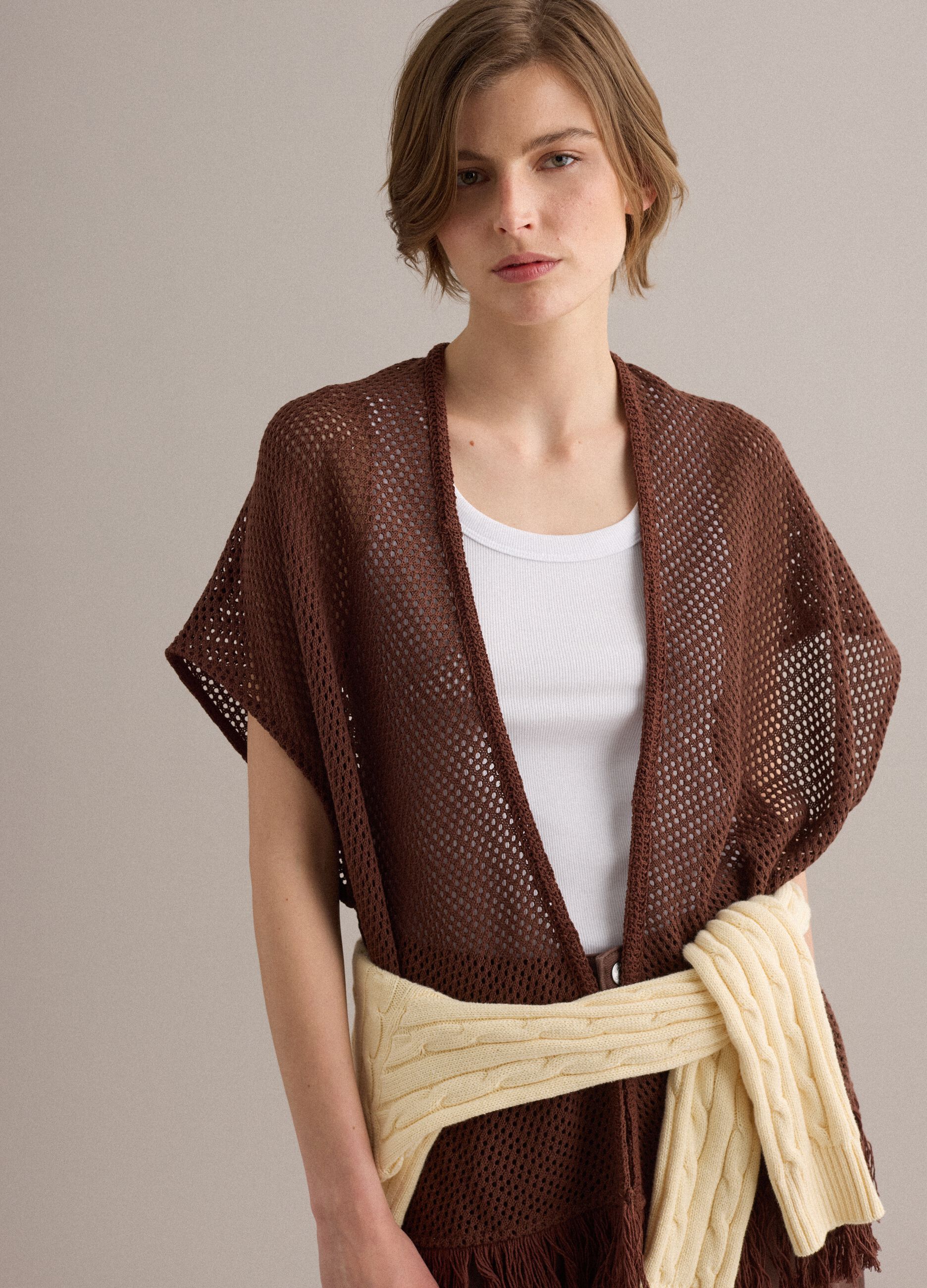 Cardigan marrone in misto viscosa a rete con frange