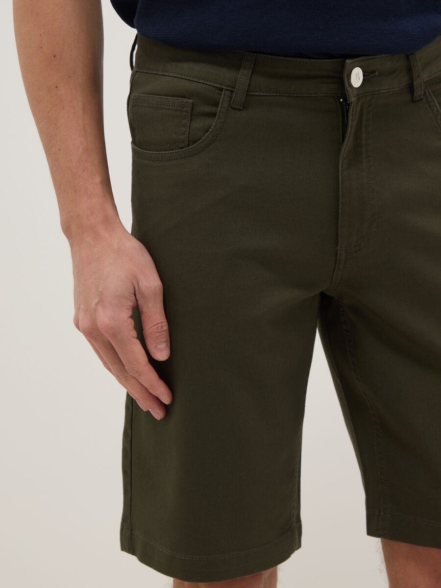 Men&rsquo;s Green Regular-Fit Bermuda Shorts_3