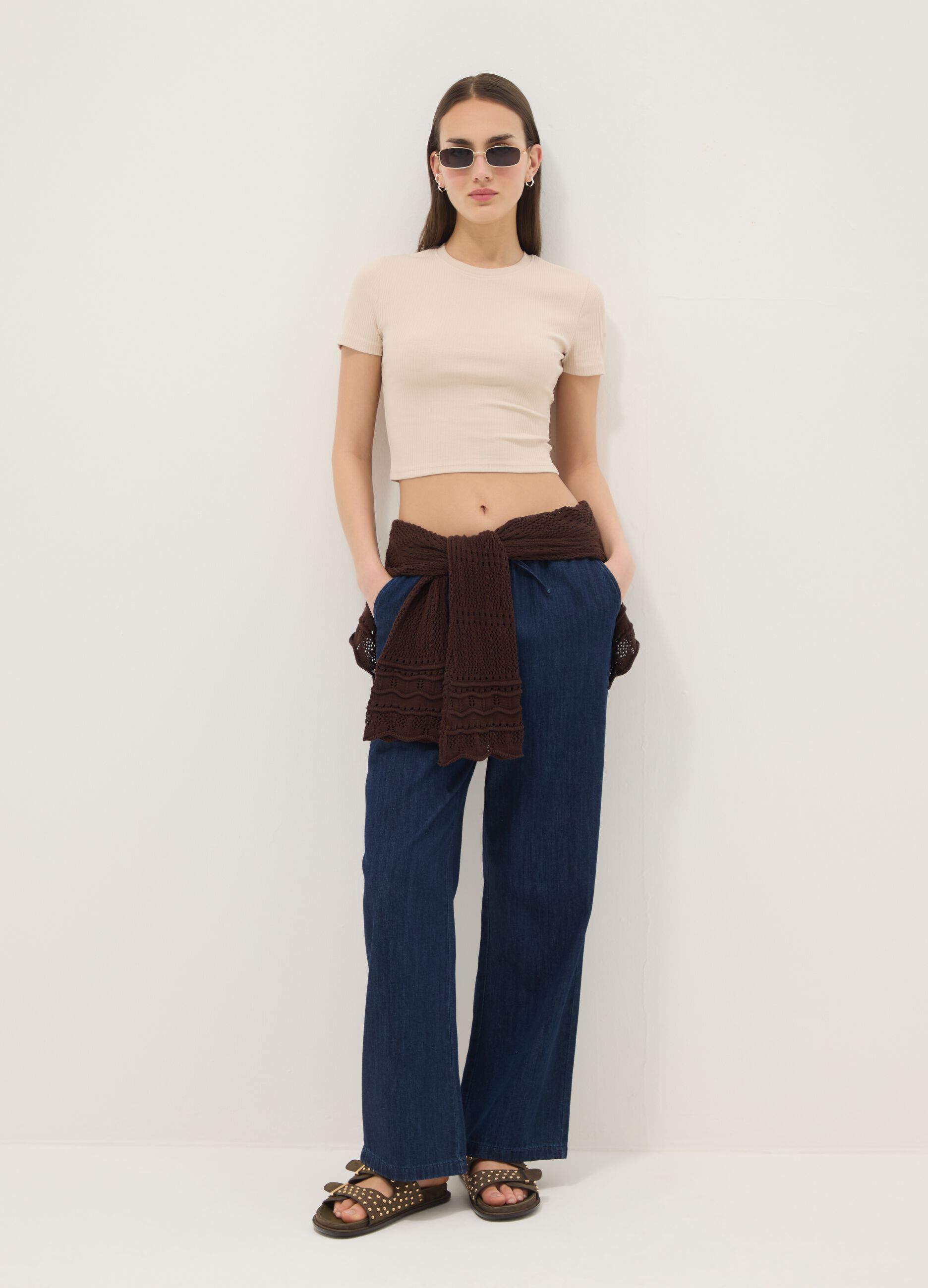 T-shirt fitted in cotone elasticizzato beige a costine