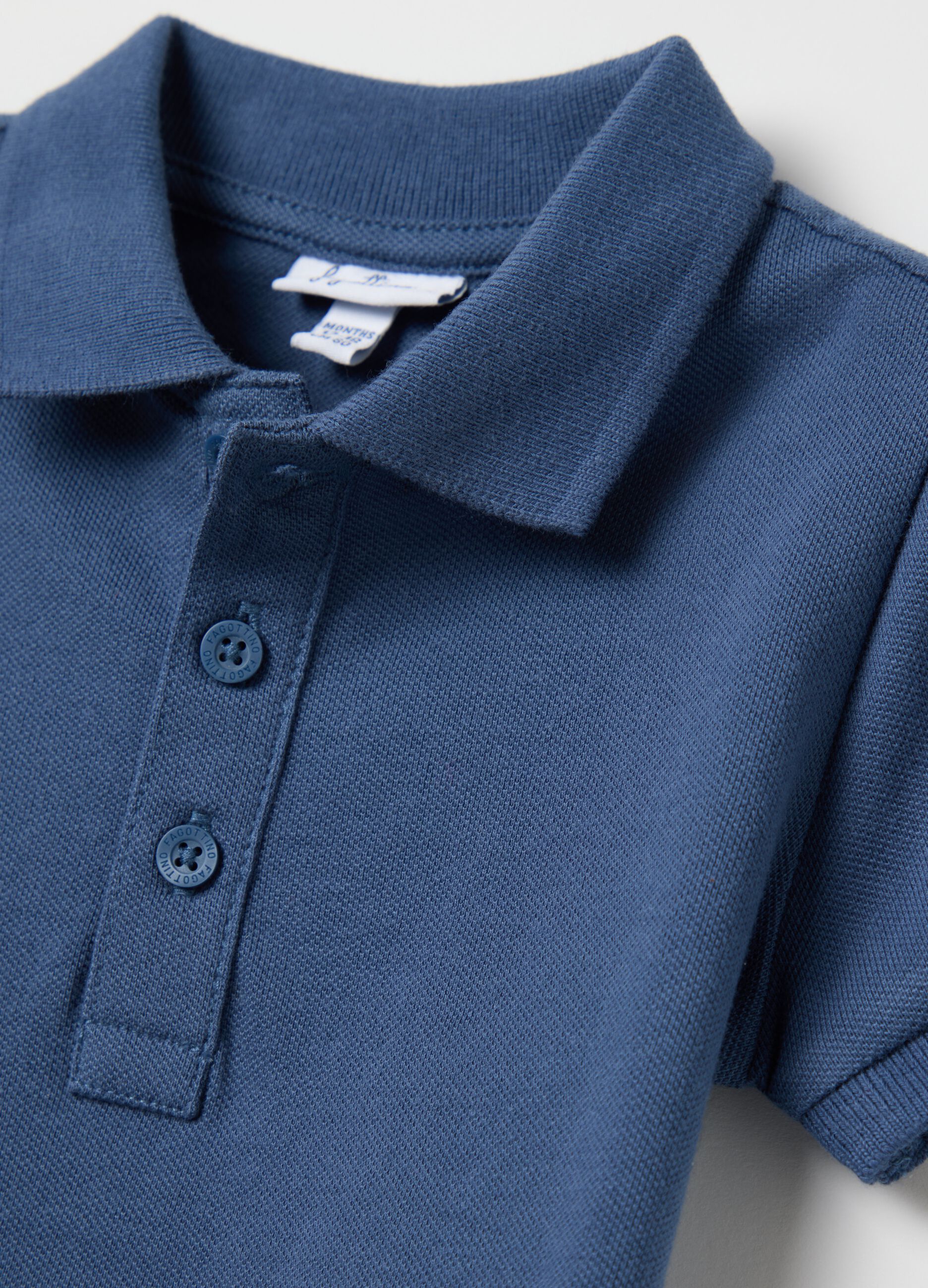 Blue short-sleeved polo shirt in piquet