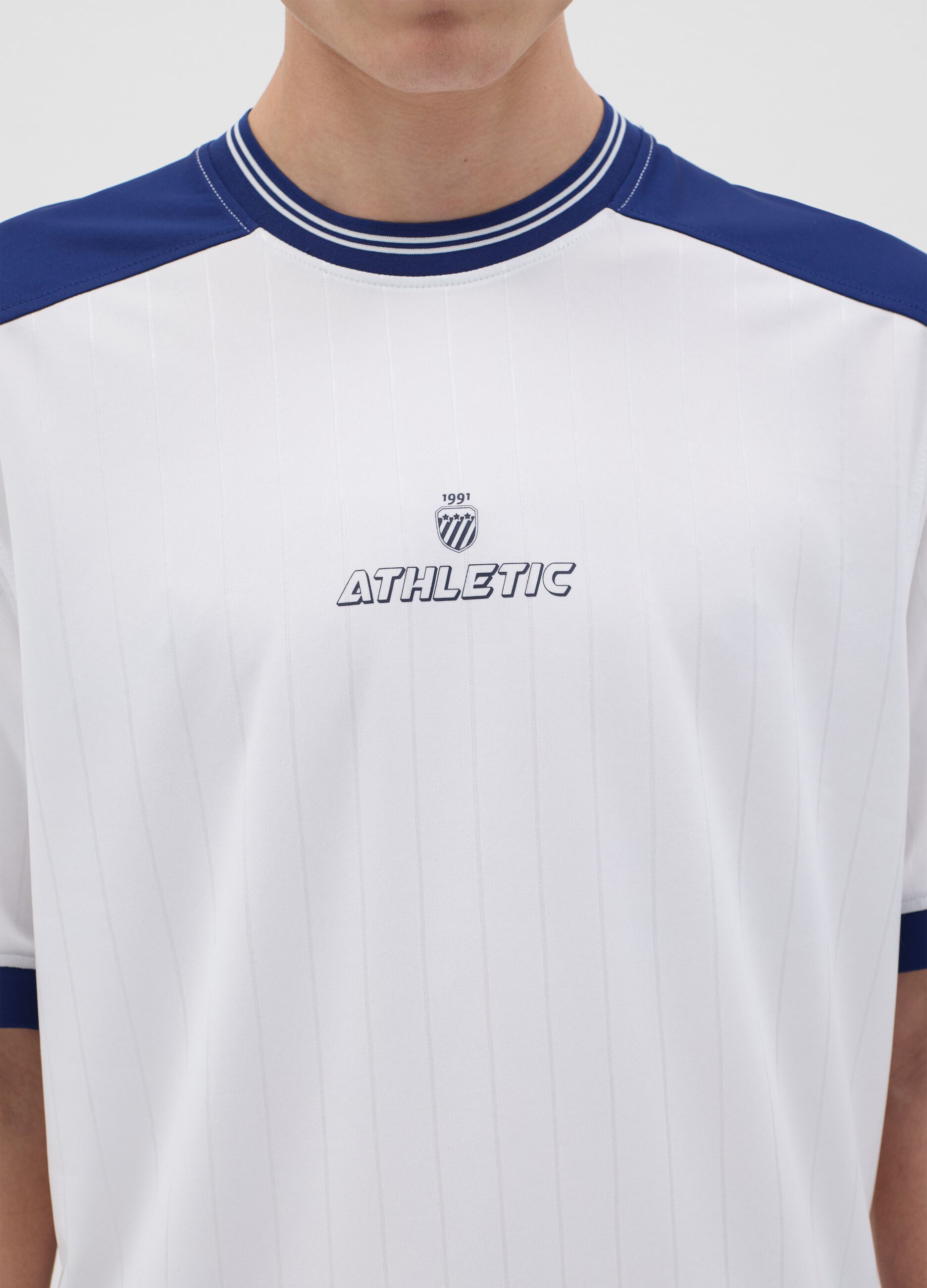 White and blue T-shirt in mesh with print