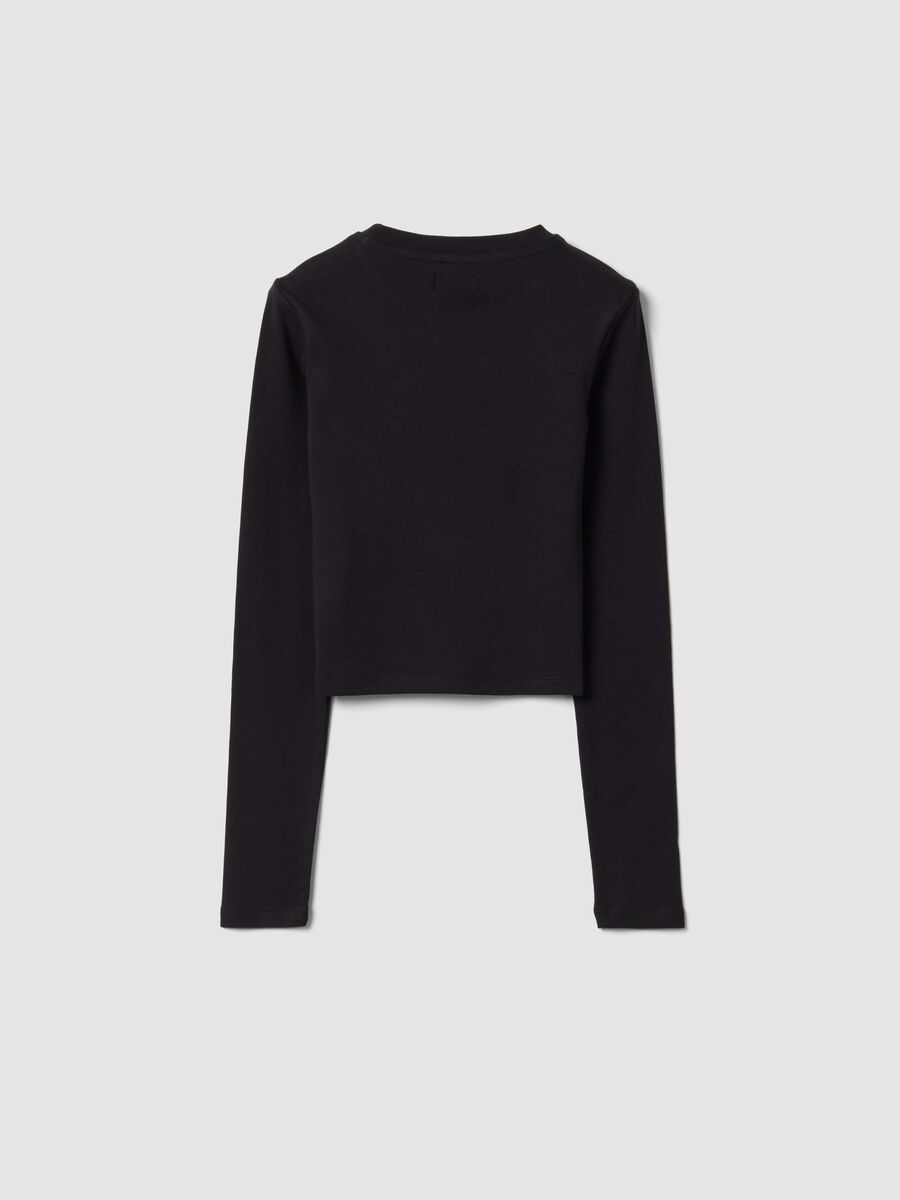 T-shirt nera in cotone organico elasticizzato con collo a costine per ragazza_4