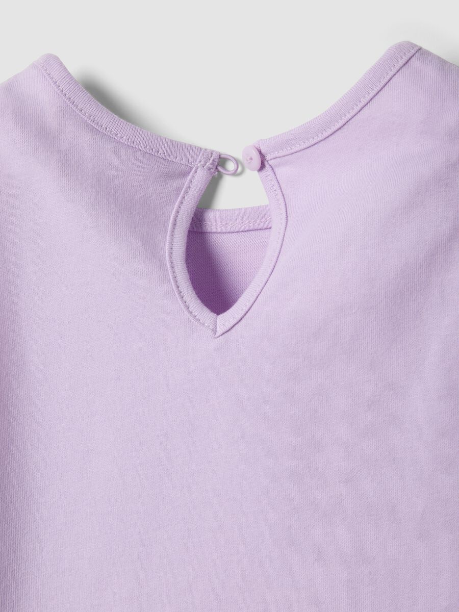 Purple organic cotton girls&rsquo; tank top with print and ruffles_3