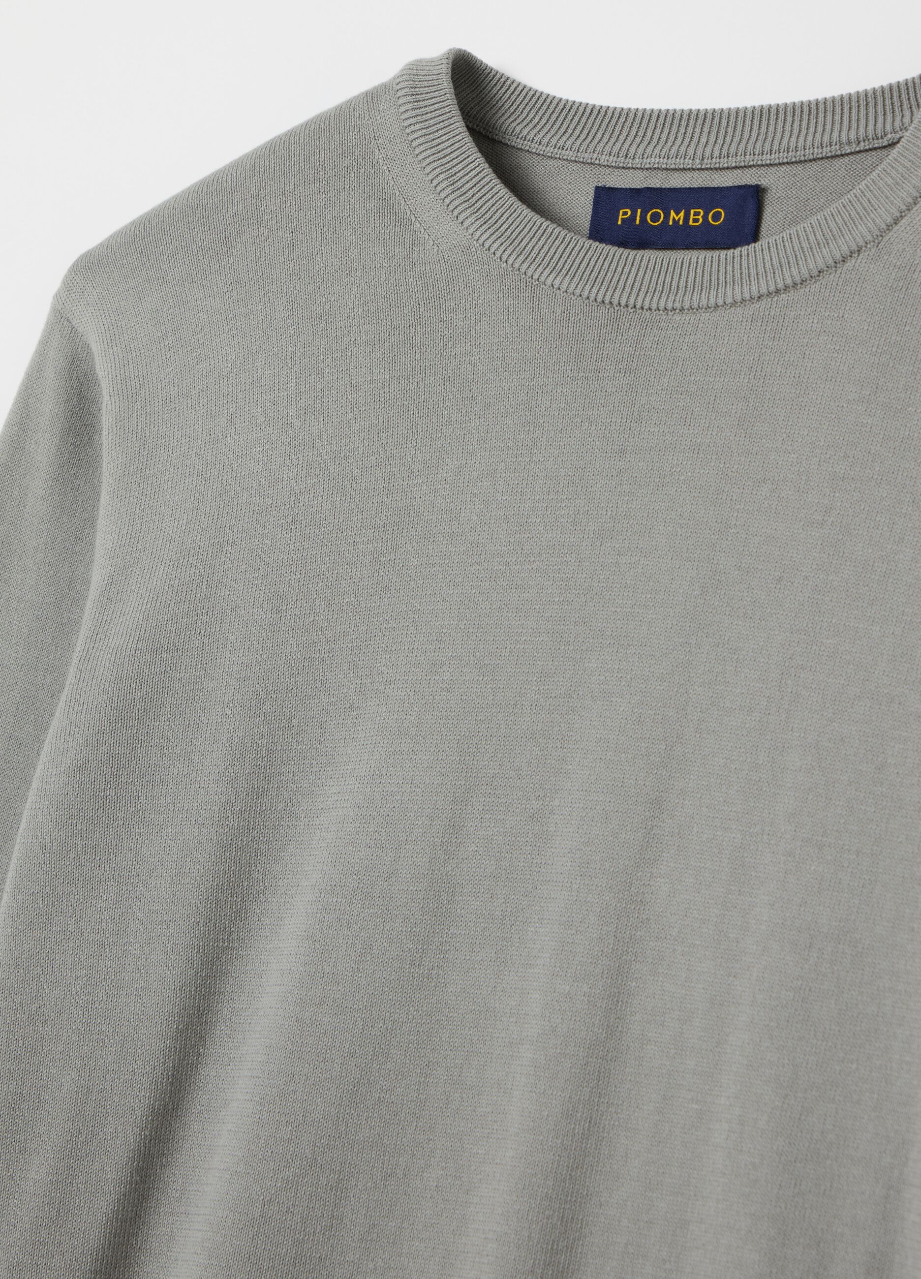 Solid colour pullover with round neck