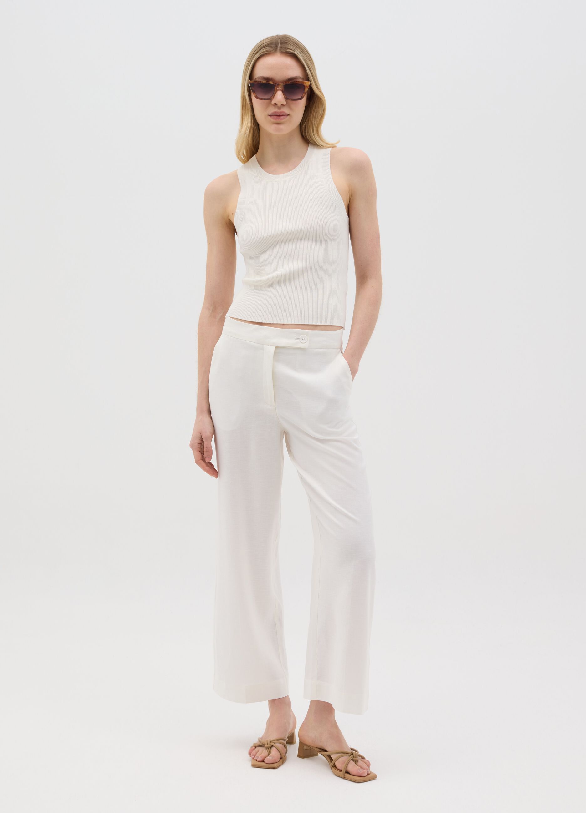 Women’s white regular-fit trousers in viscose and linen blend
