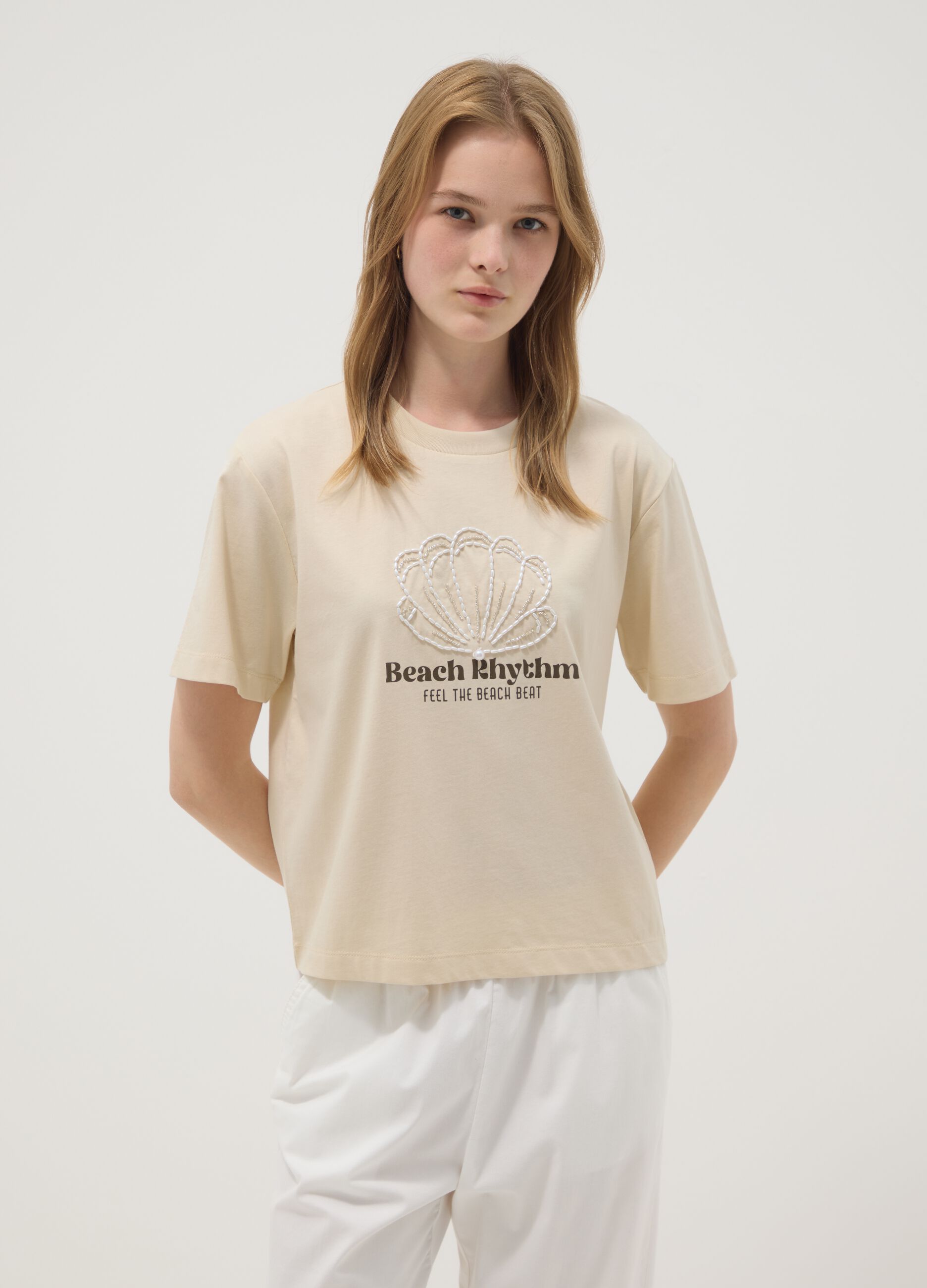 Beige short-sleeved pure cotton T-shirt with embroidery