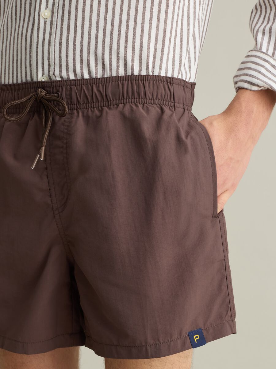 Men’s regular-fit swim boxers in brown blend with elastic waist_3