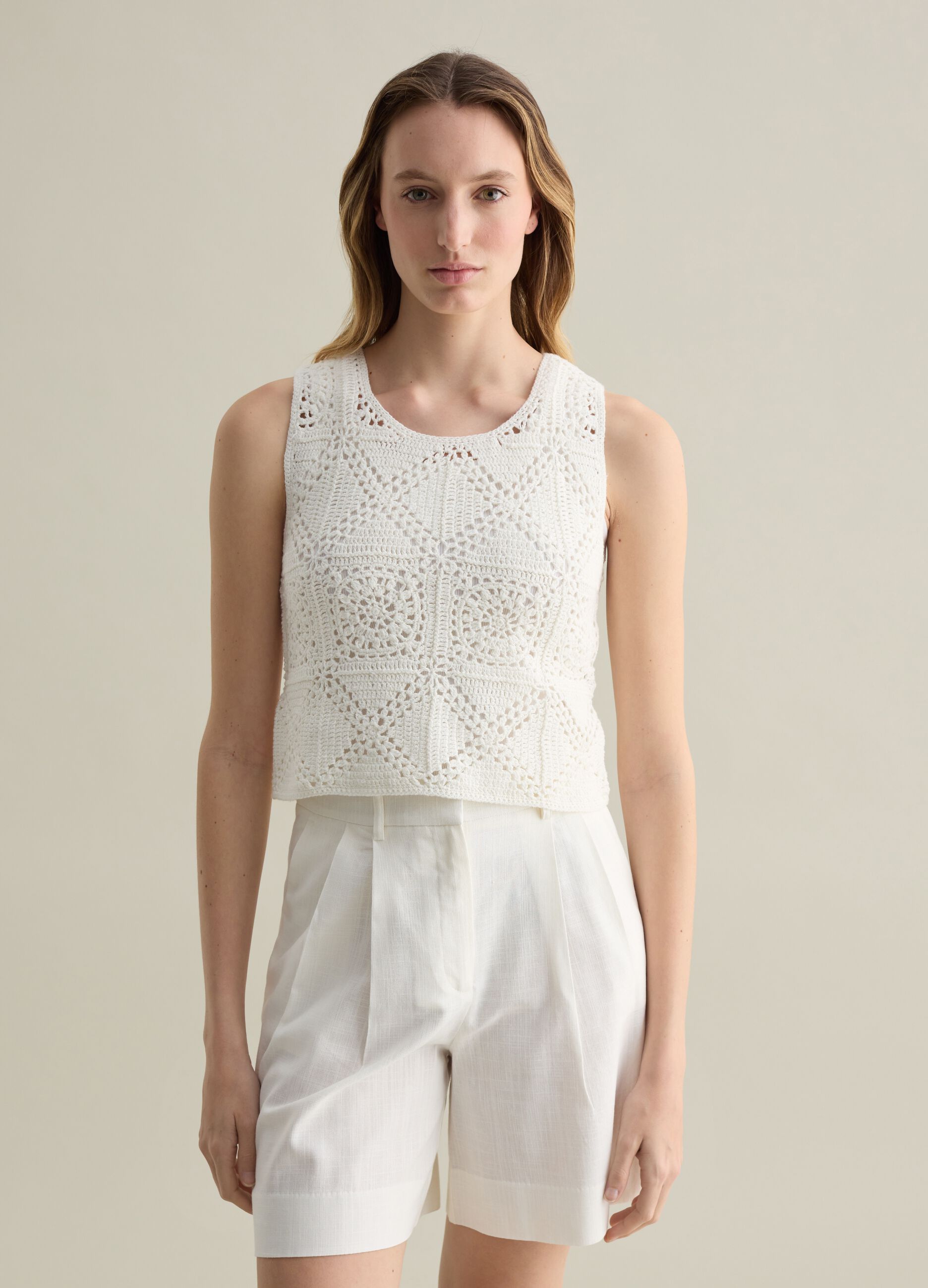 Tank top in maglia crochet bianco