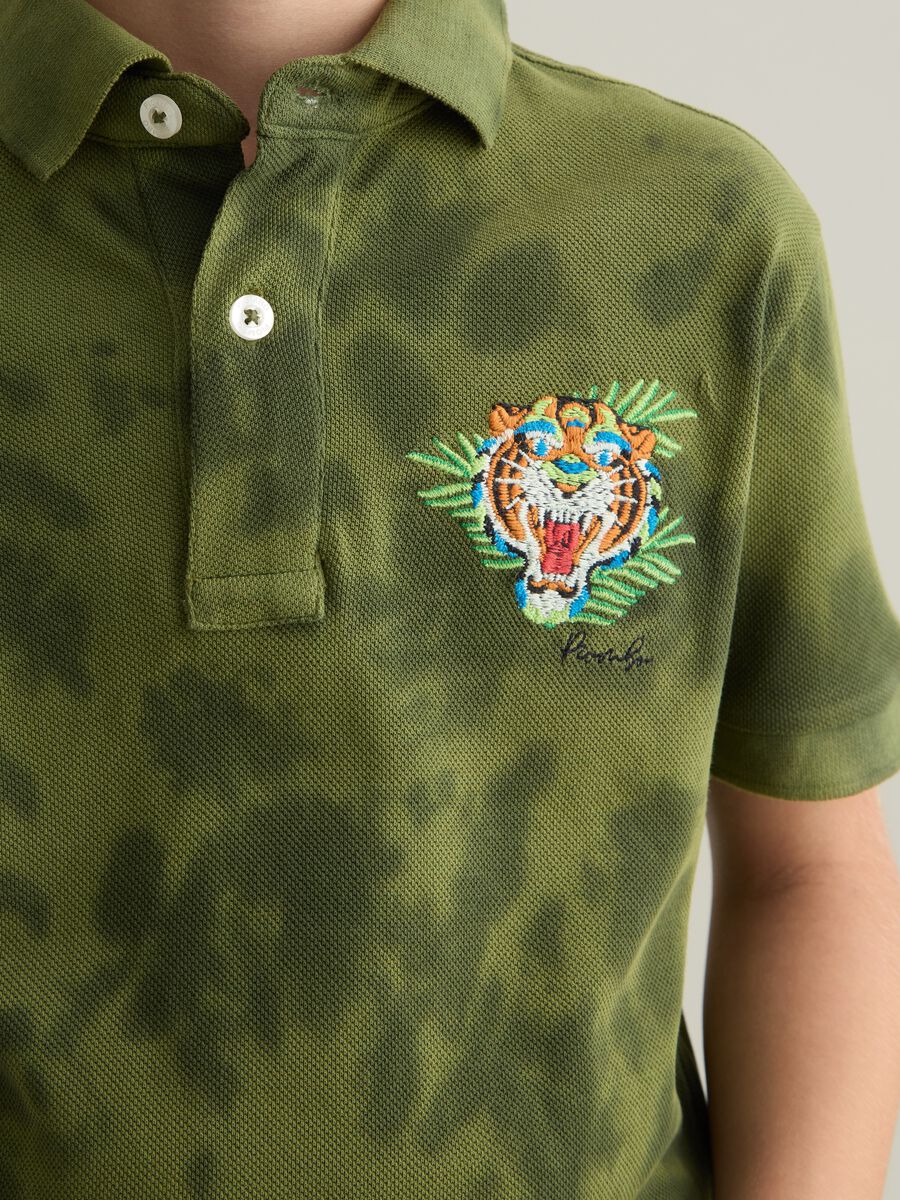 Green short sleeve cotton polo with tiger print_1