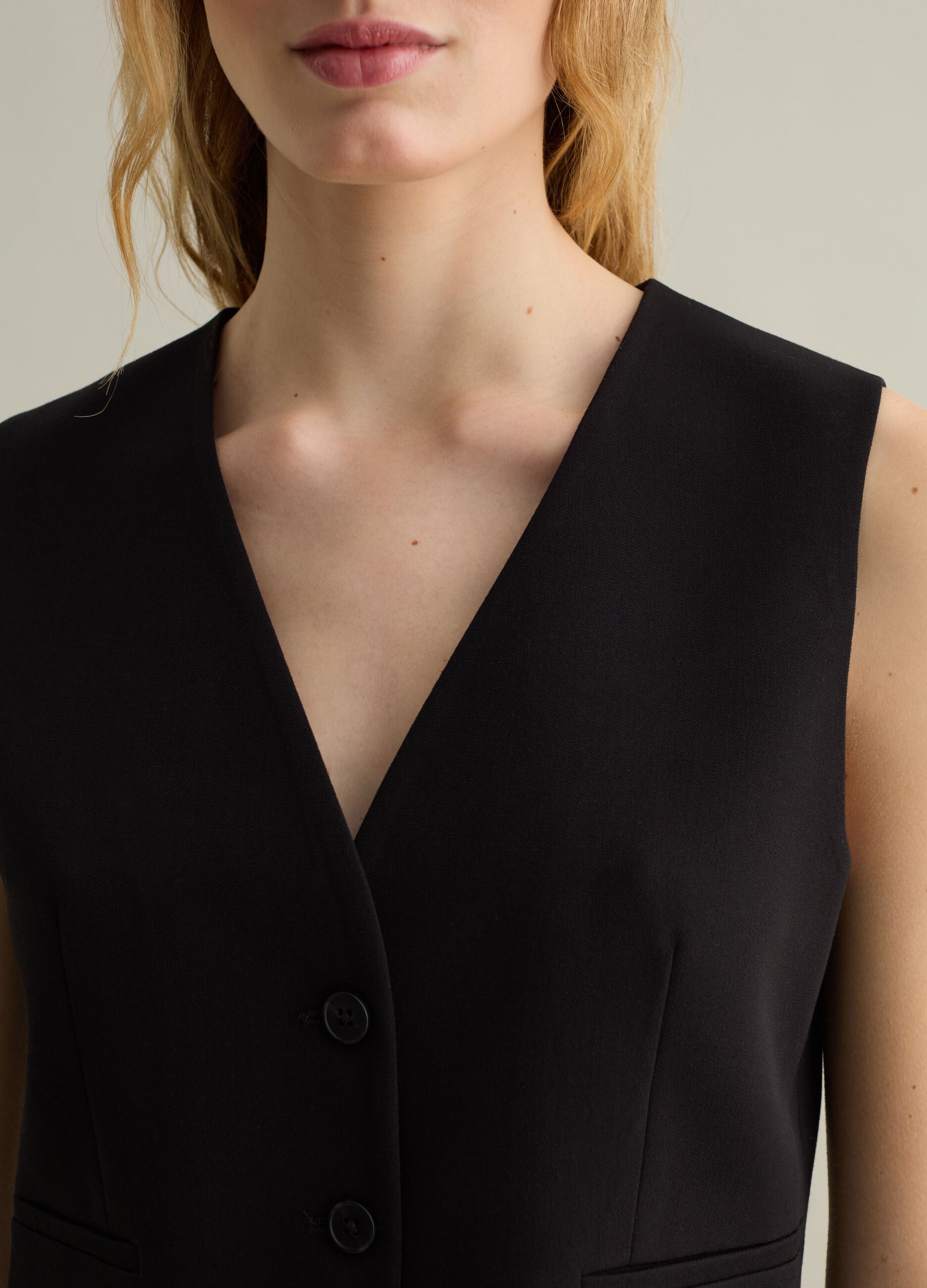 Gilet tinta unita con bottoni