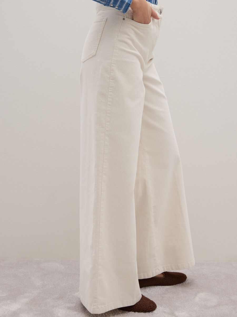 White wide-leg stretch cotton trousers in regular fit_3