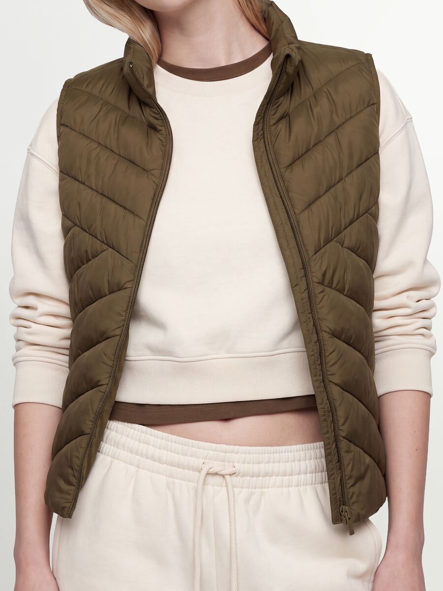 Gilet Ultralight verde trapuntato con zip e collo alto_3