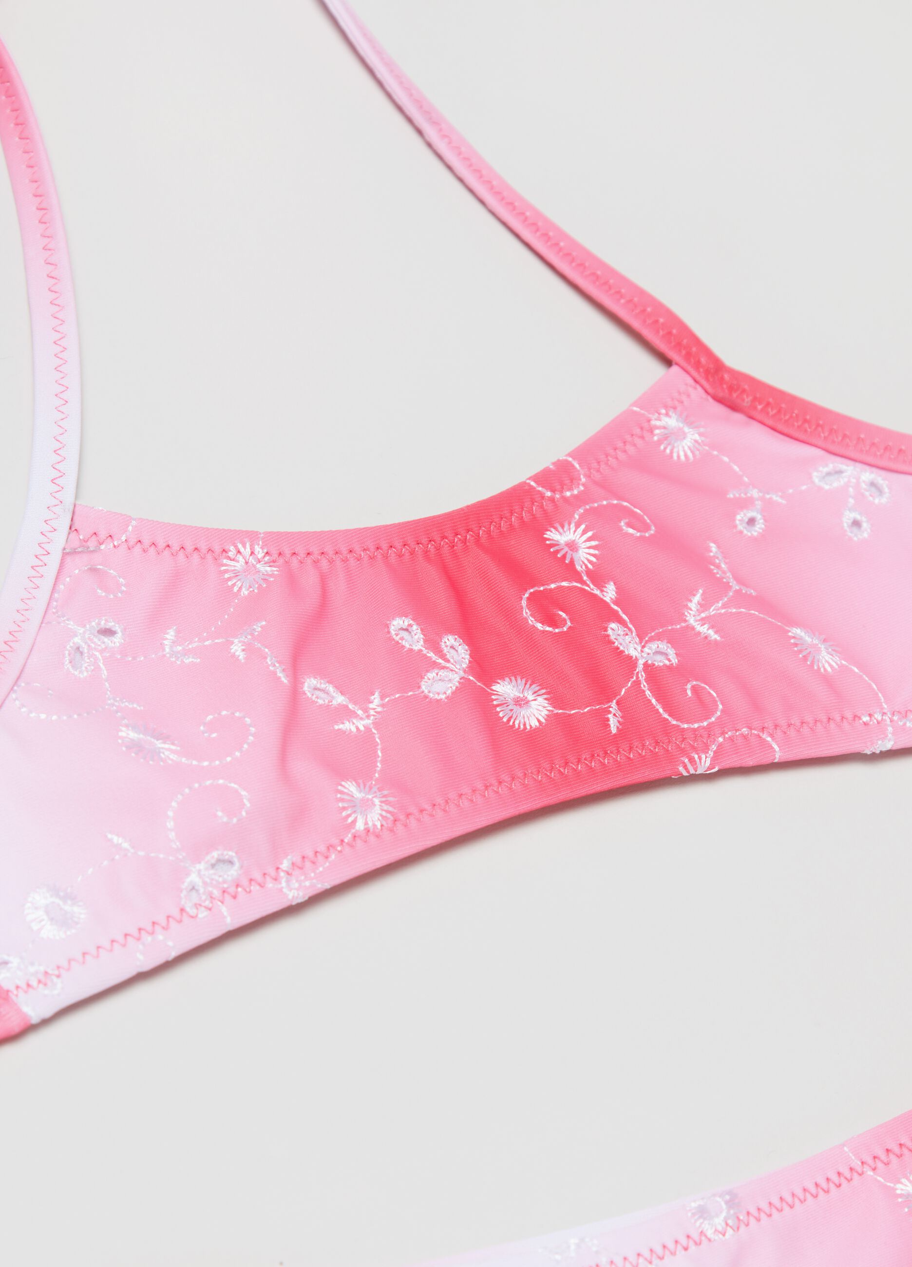 Bikini con ricamo floreale_2