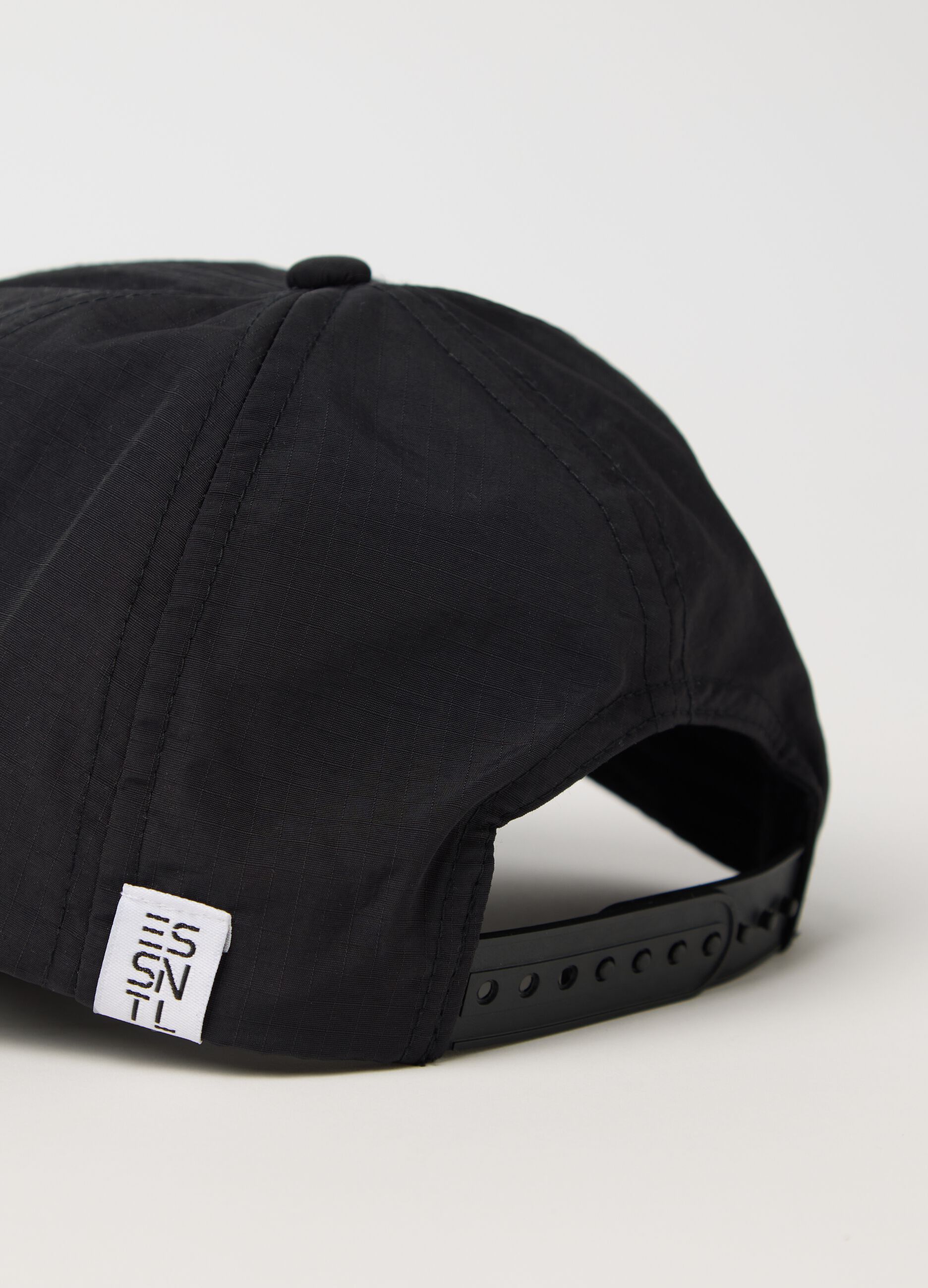 Essential black baseball cap with ripstop weave