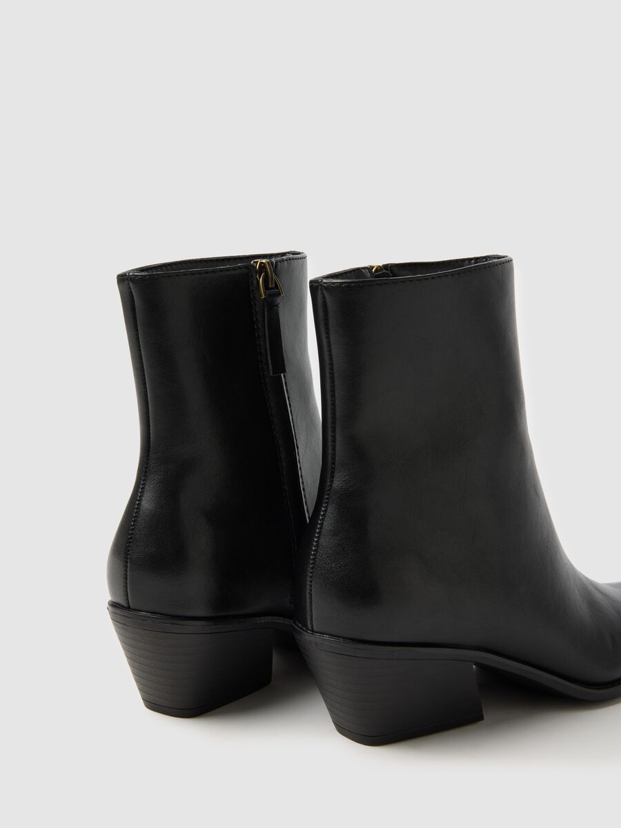 Black Texan Ankle Boots with Low Heel_1