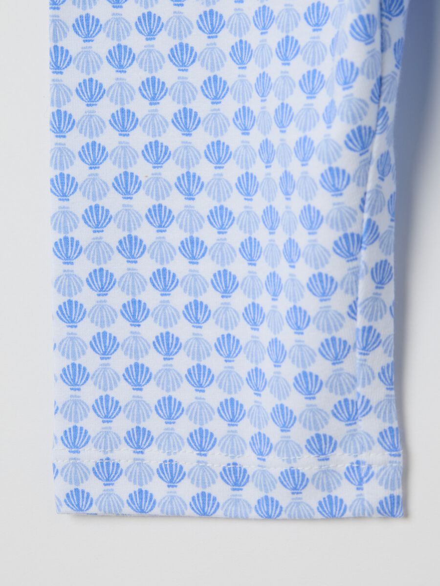 White and light blue three-quarter stretch leggings with print_3