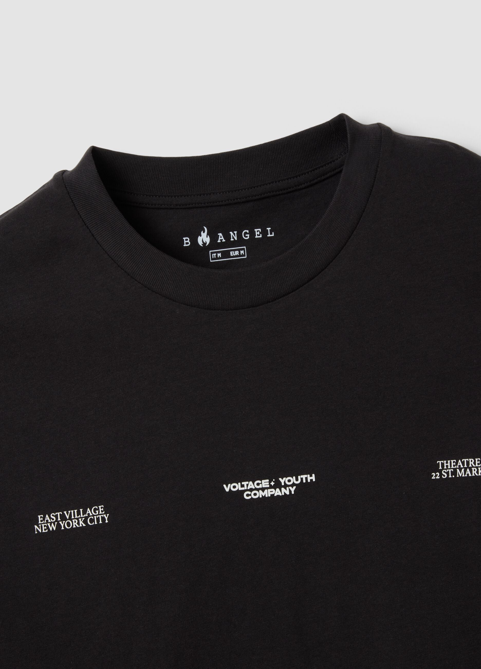 T-shirt nera in puro cotone con stampa frontale