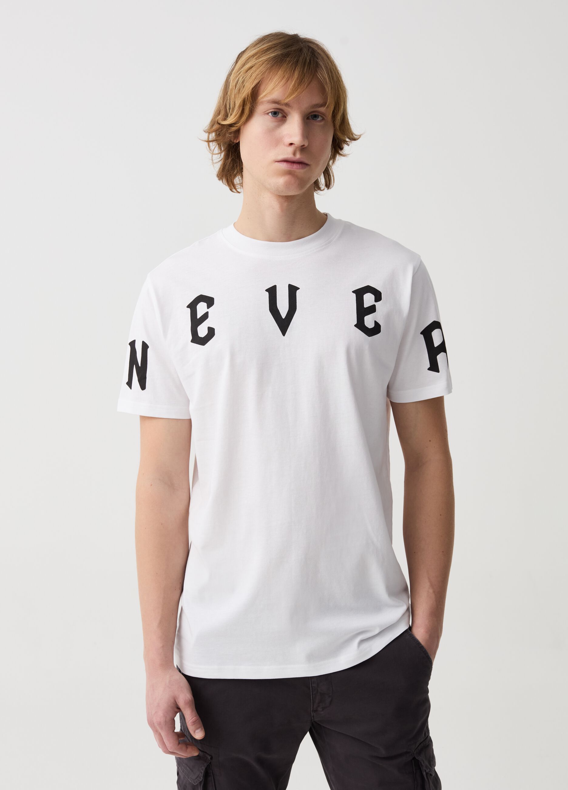 T-shirt in cotone con stampa lettering