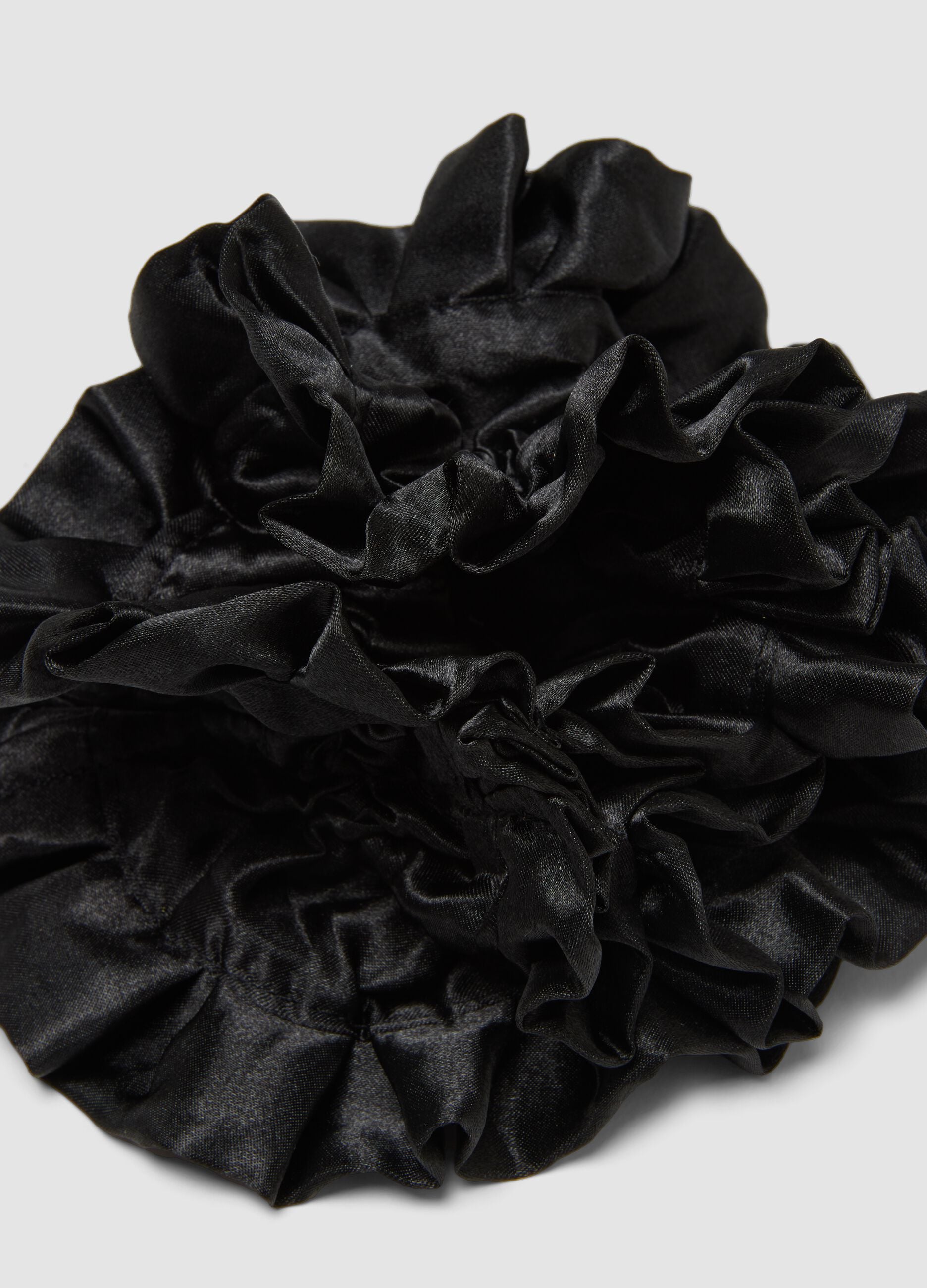 Scrunchie nero arricciato effetto satinato