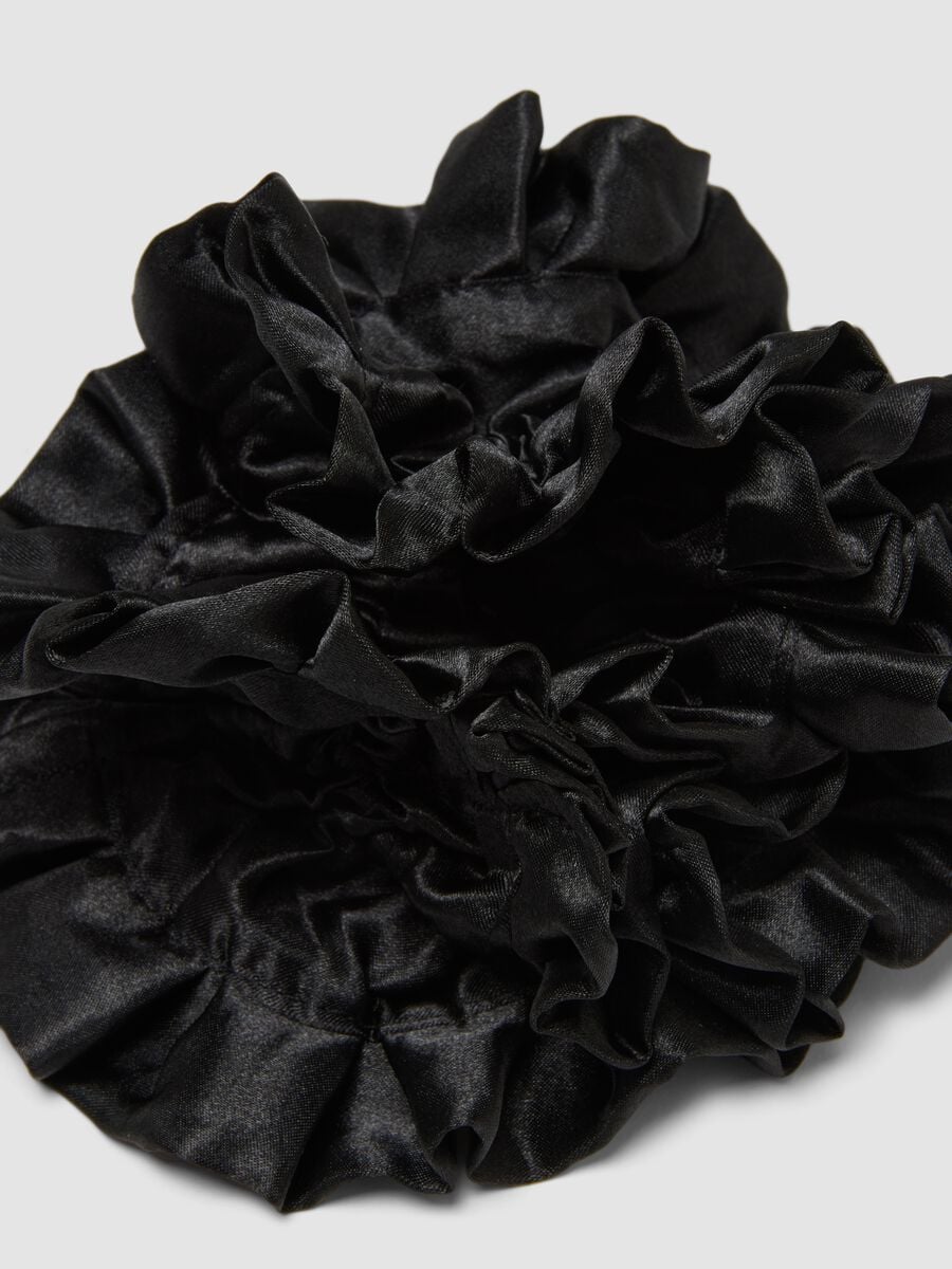 Scrunchie nero arricciato effetto satinato_1