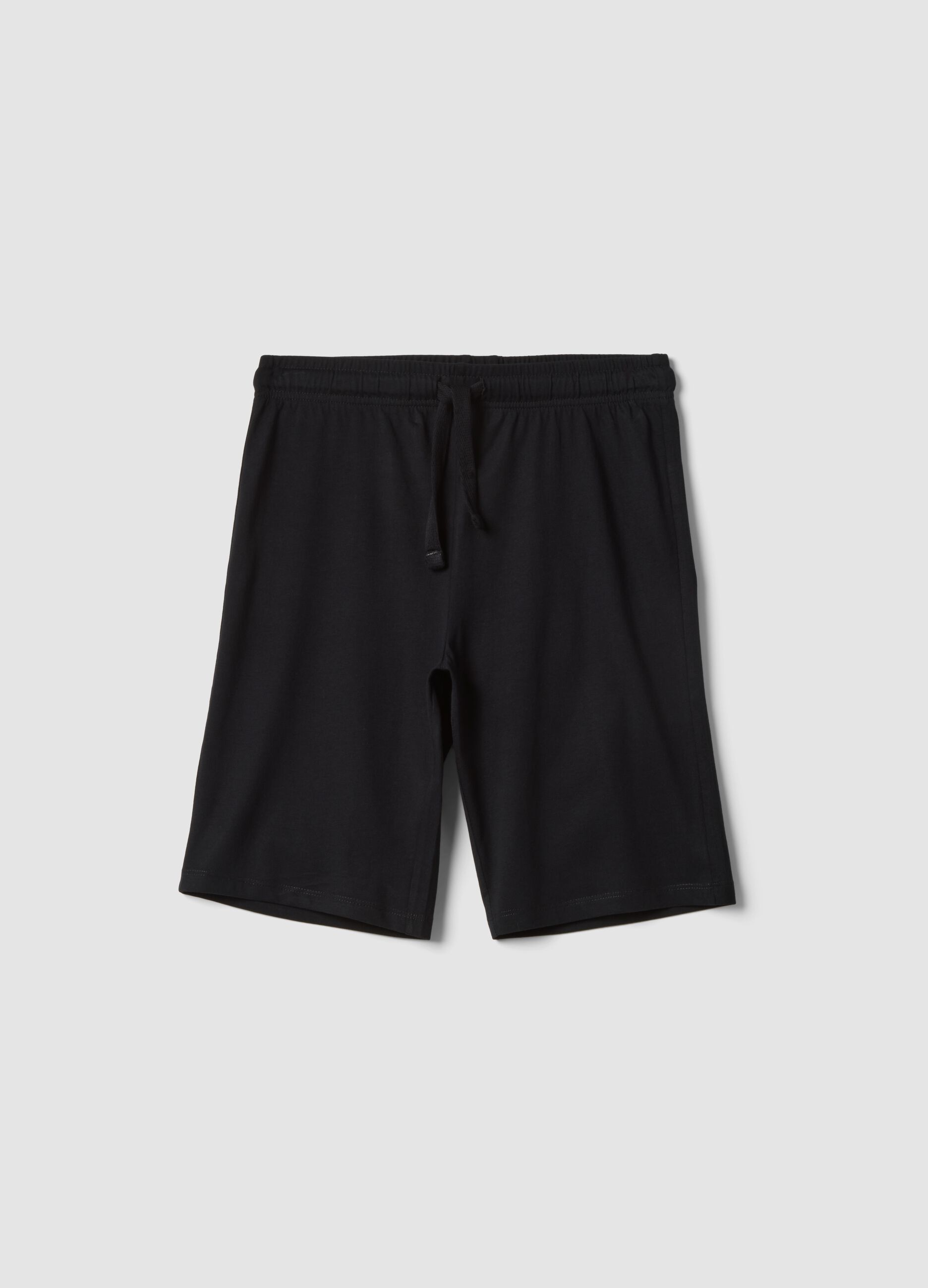 Boys&rsquo; black regular-fit shorts in 100% organic cotton