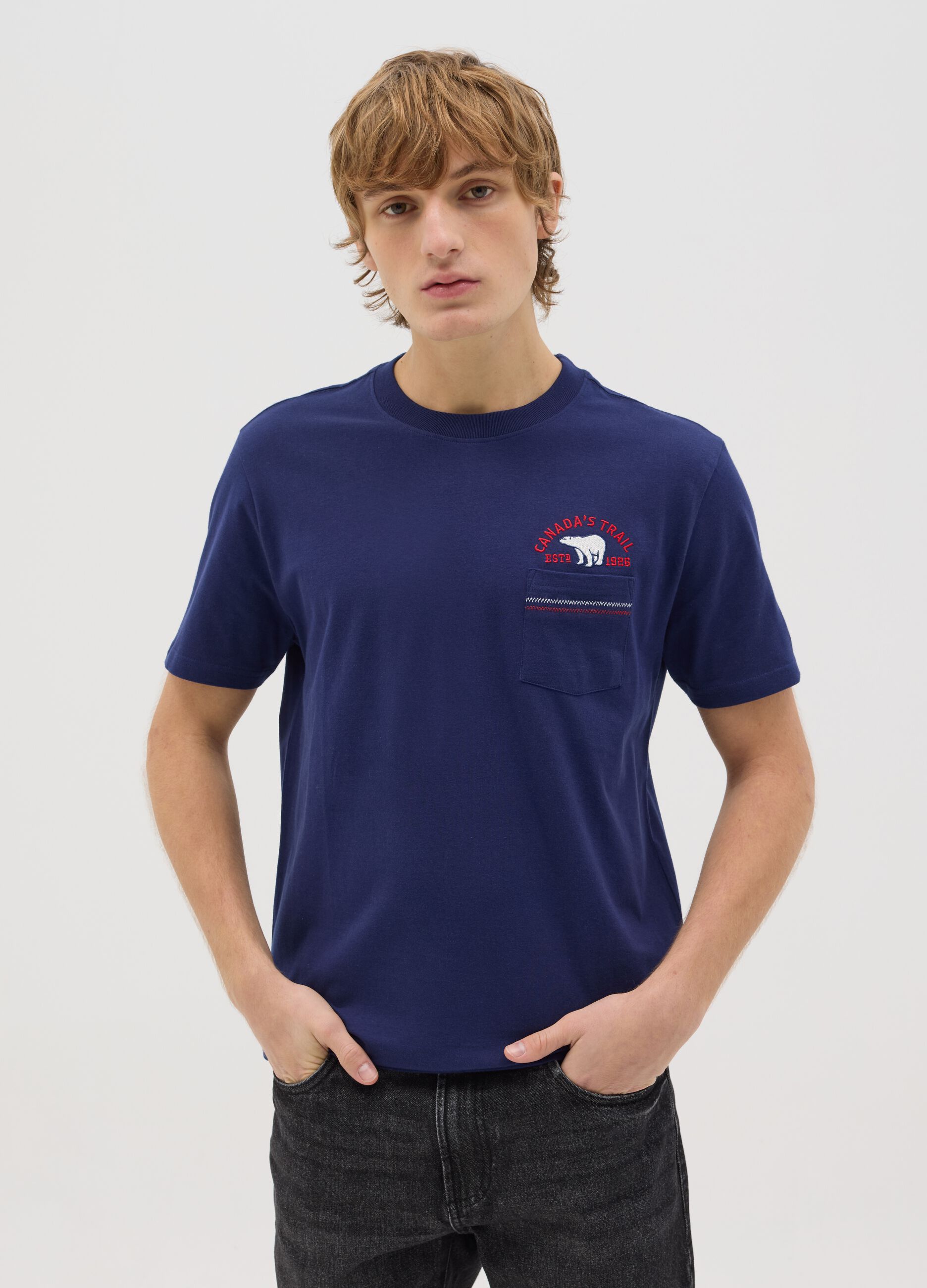 Canada's Trail blue T-shirt with pocket and embroidery