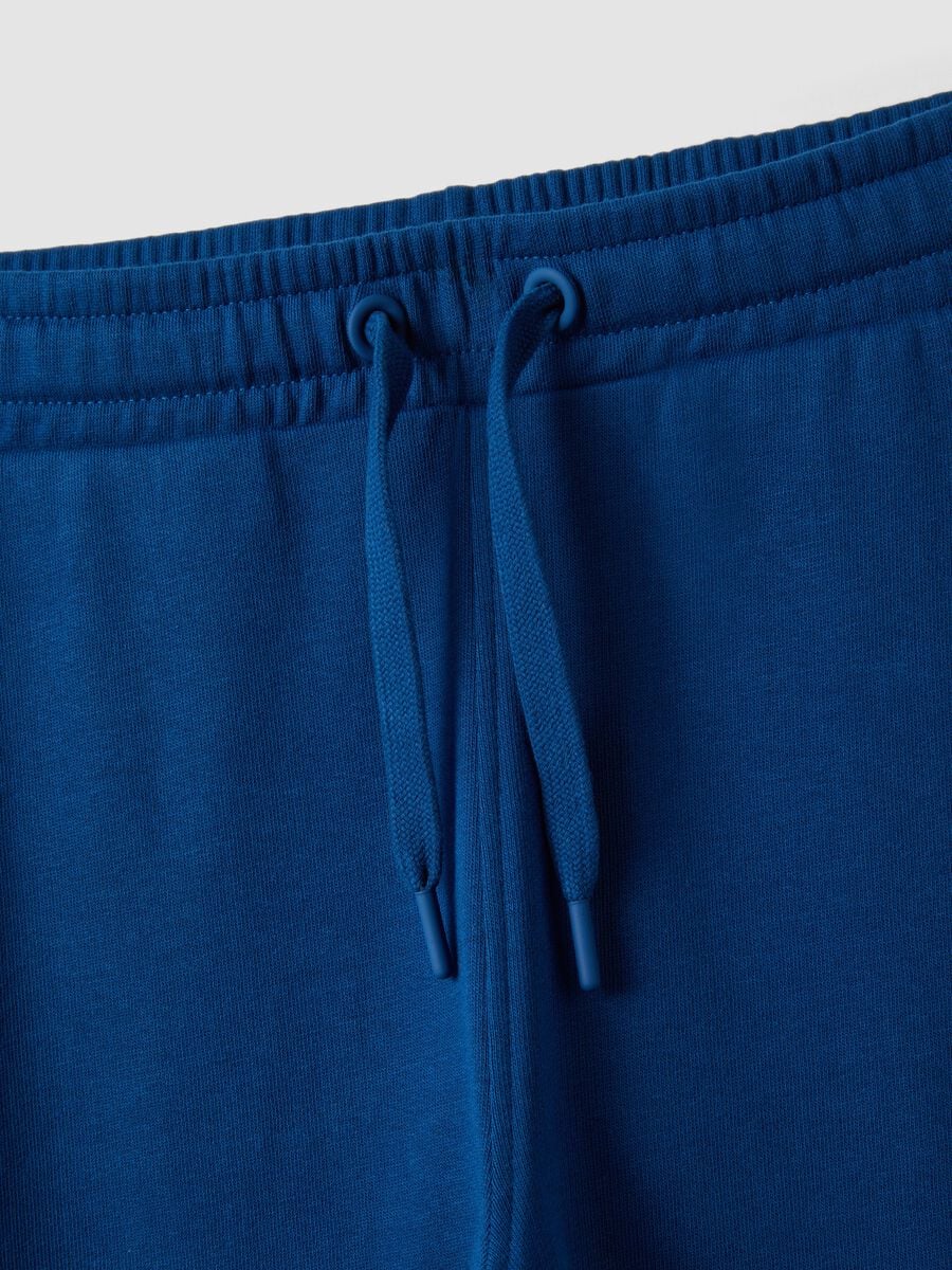 Jogger blu in puro cotone organico con coulisse per ragazzo_5