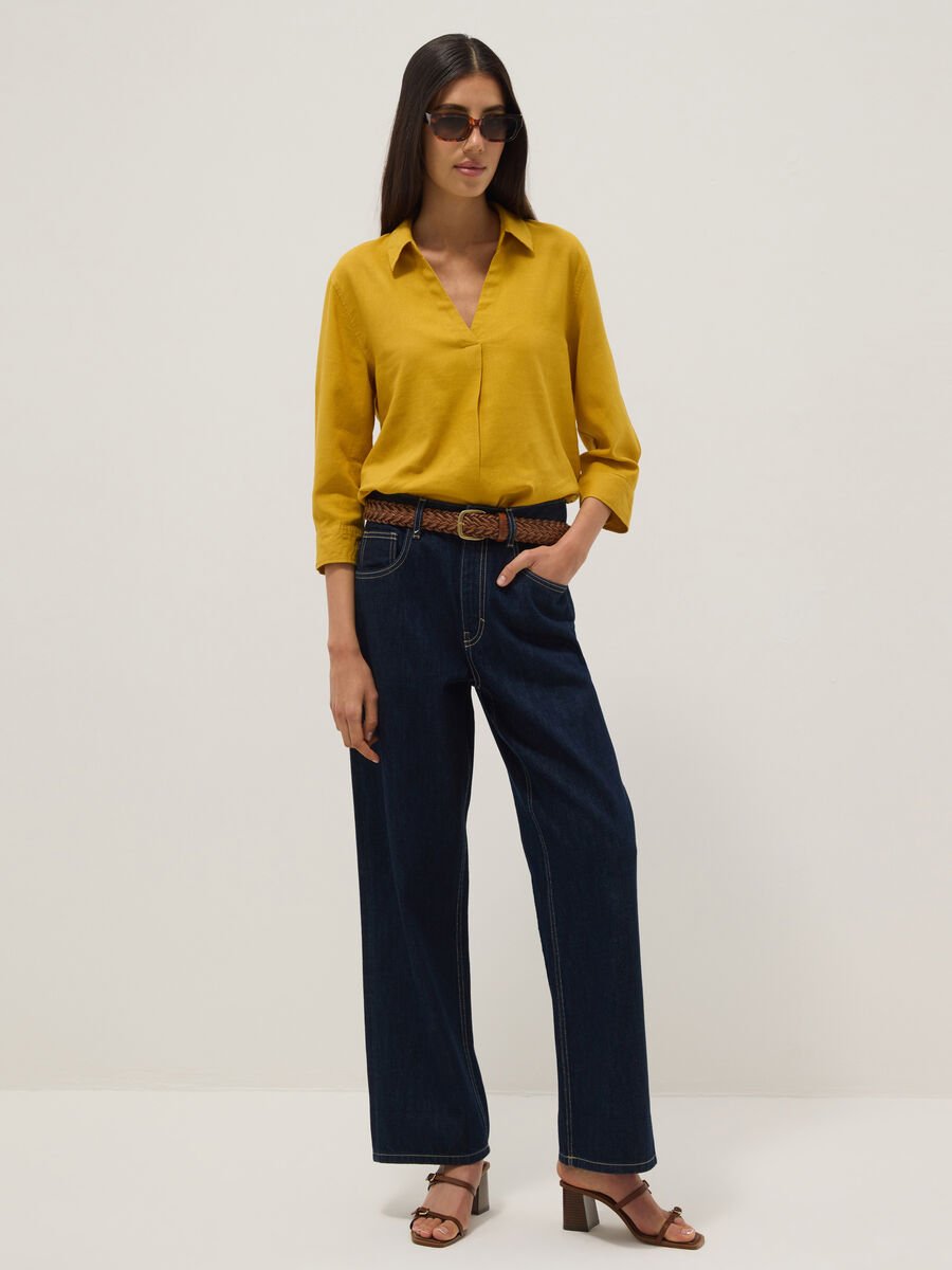 Camicia in misto lino e viscosa gialla regular fit con collo a V_2