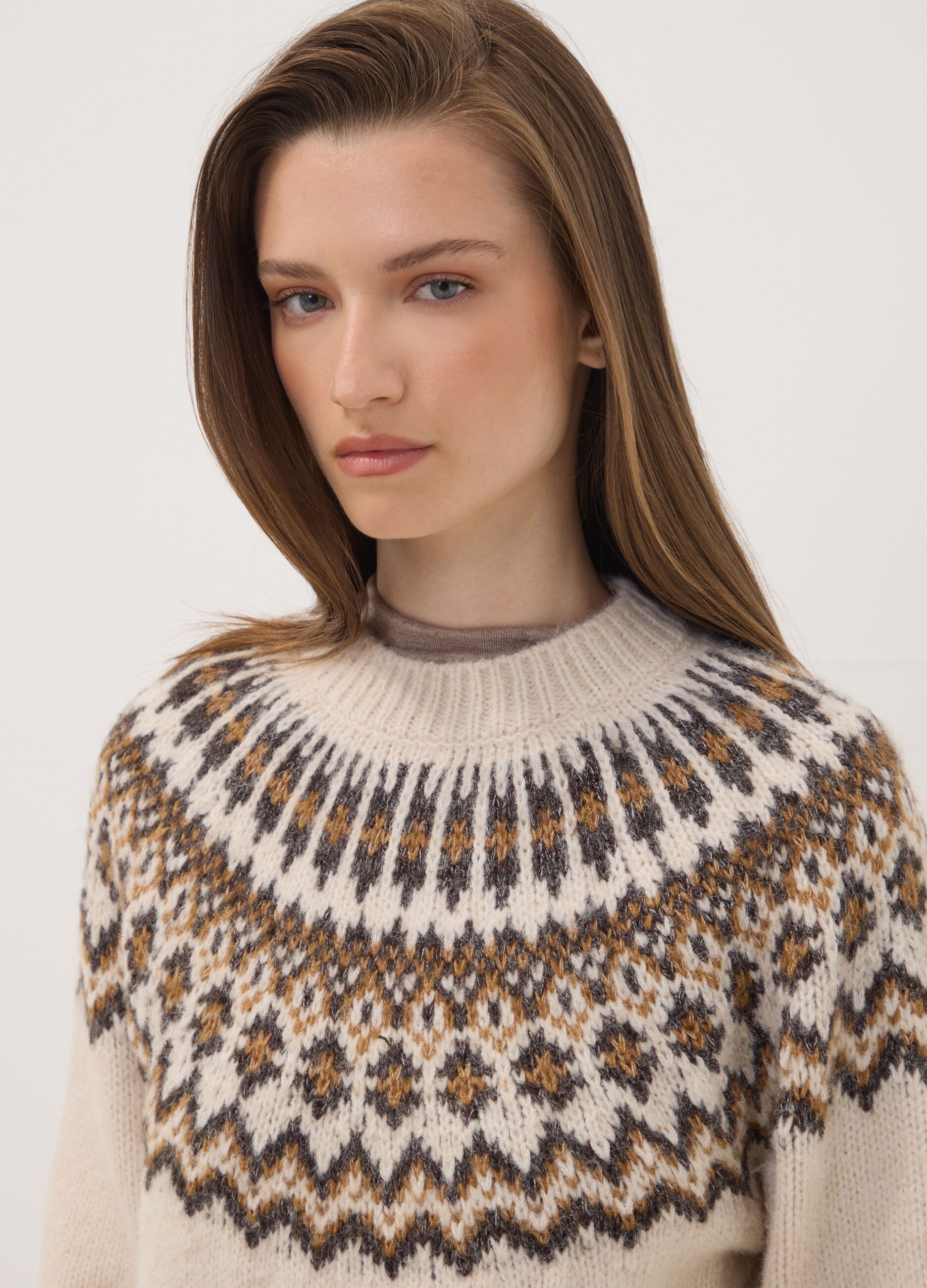 Maglione beige jacquard con Collo rialzato