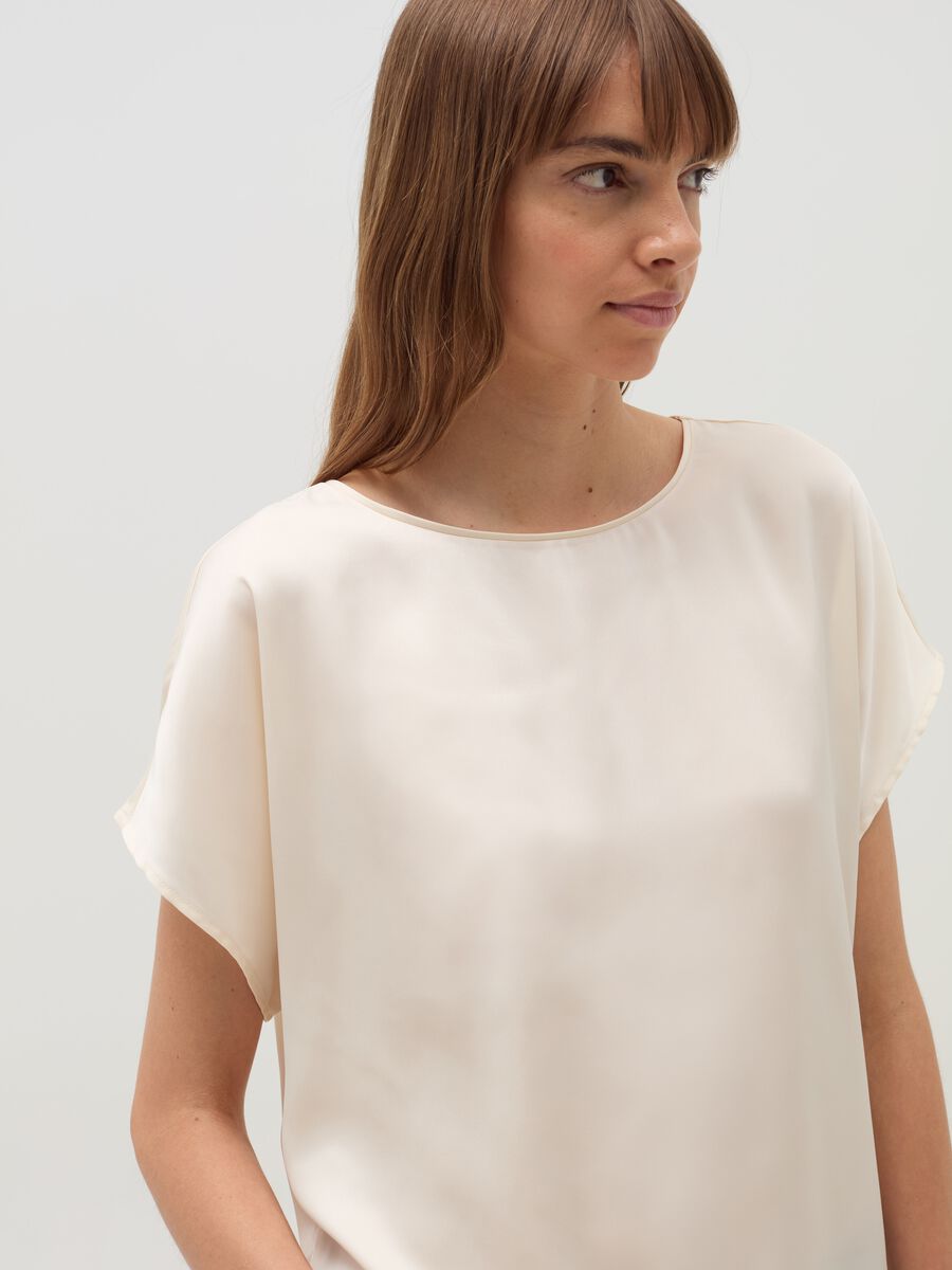 Blusa in satin con maniche a kimono_3